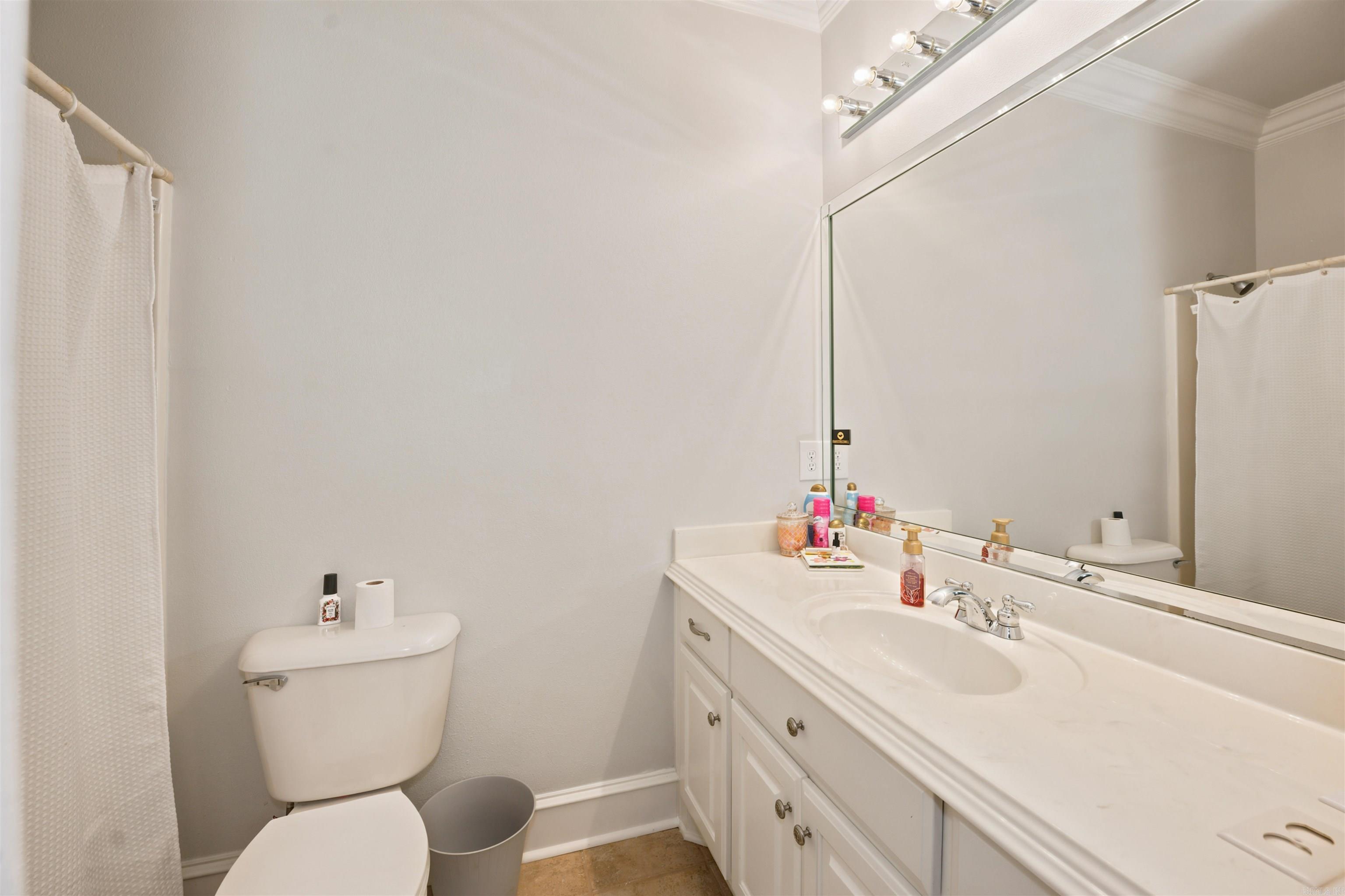 200 W Hillcrest Drive Property Photo 25
