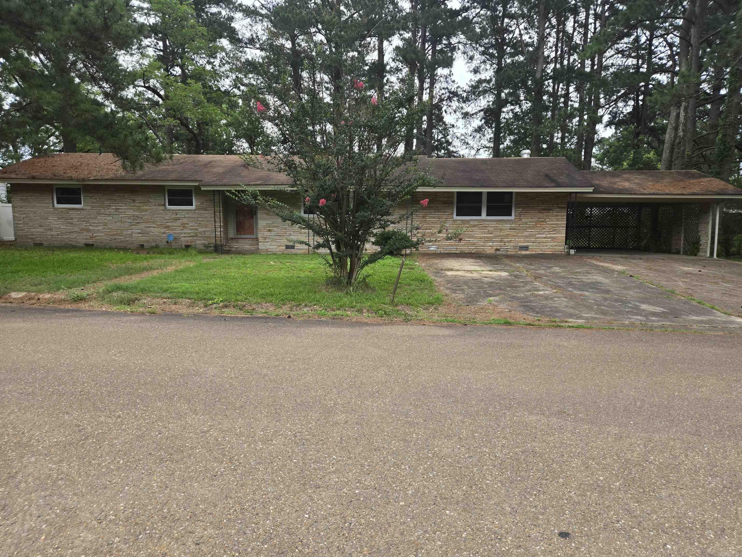 106 N Oakley Street Property Photo 1