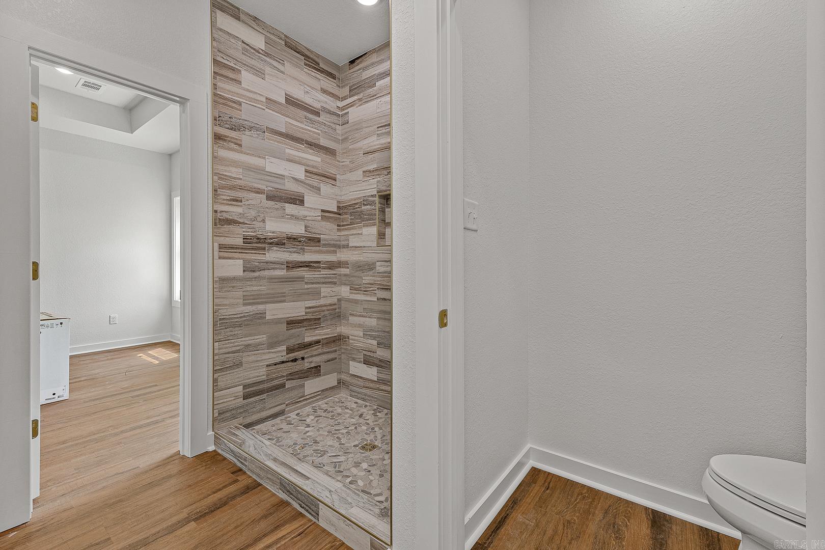 303 Hogan Property Photo 8