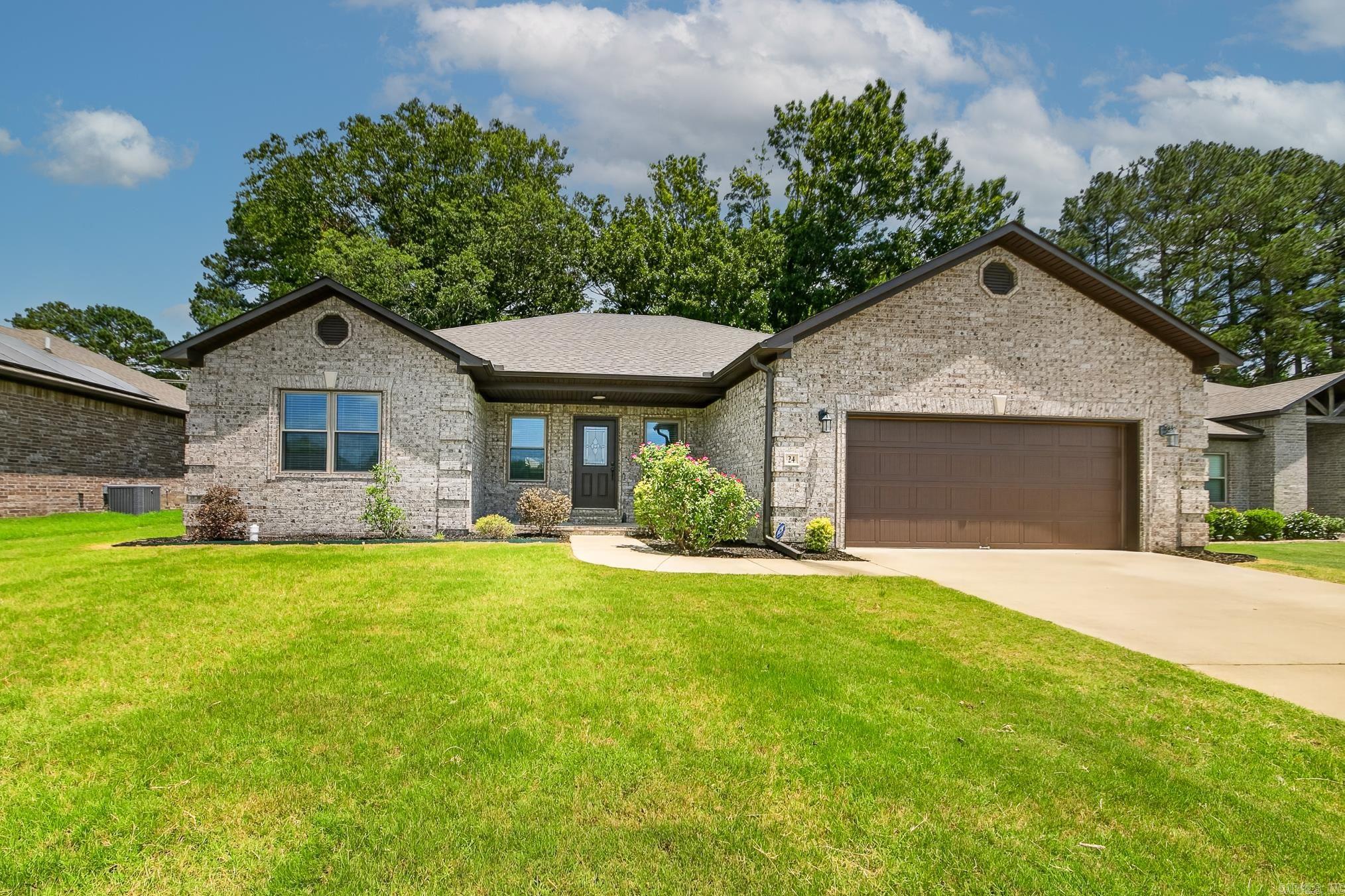 24 Aberdeen Drive Property Photo 1