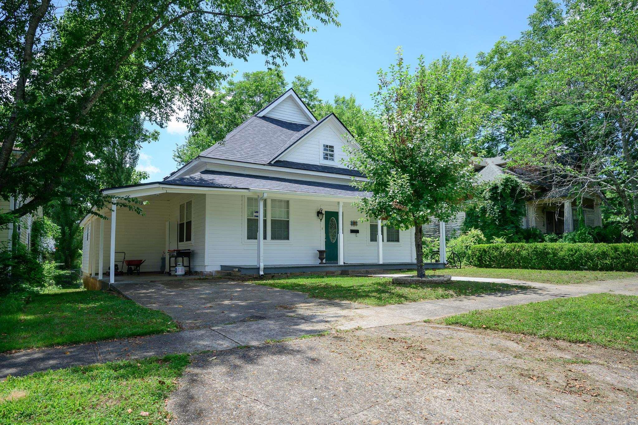 407 Tenth Property Photo 2