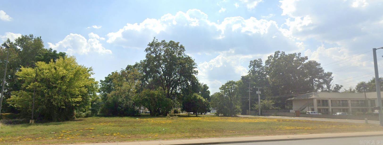 2904 E Broadway Street Property Photo 2