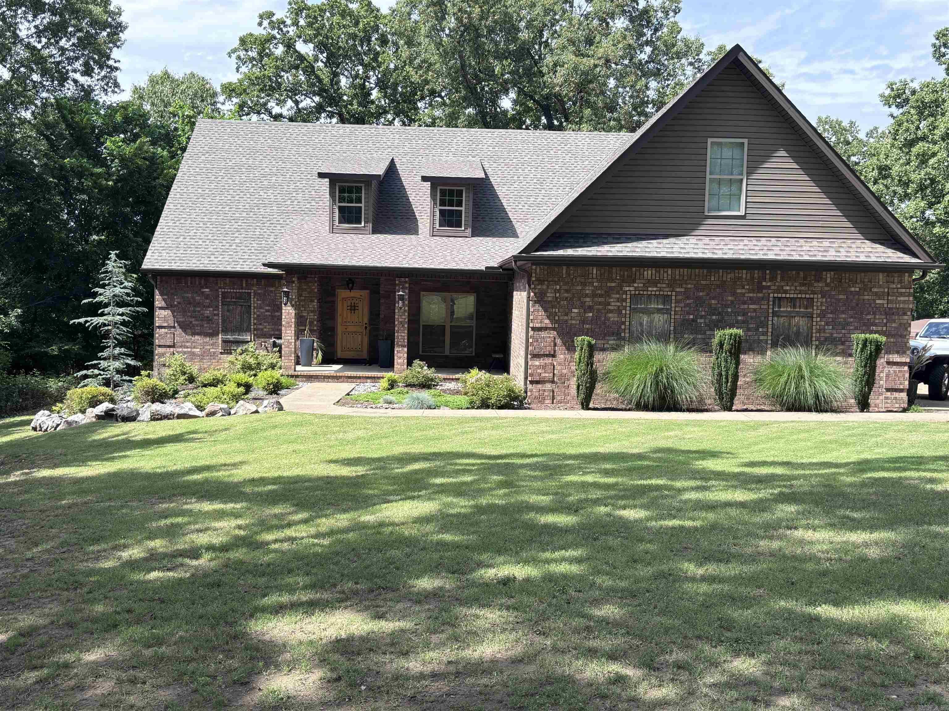 4910 Peachtree Avenue Property Photo 1