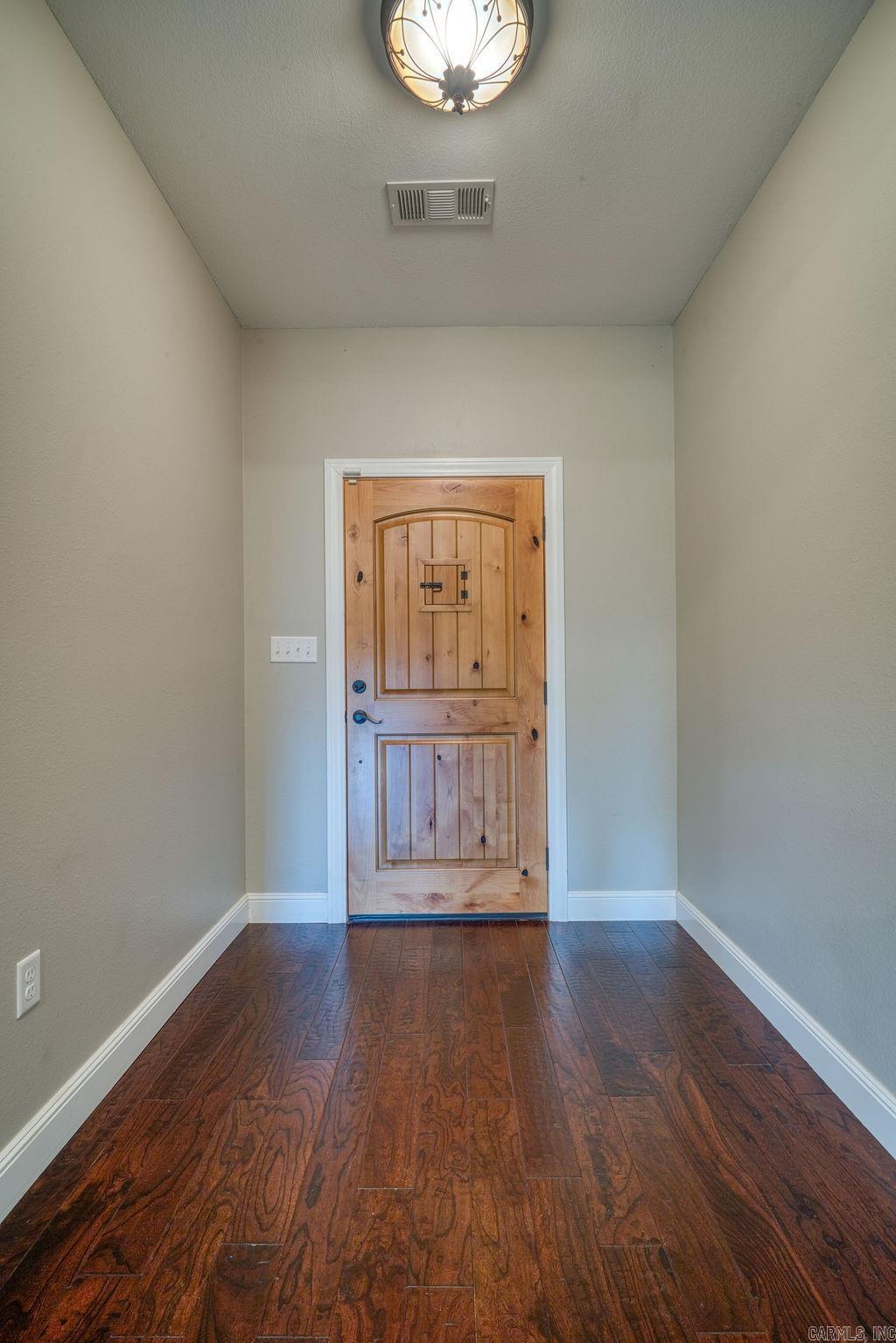 4910 Peachtree Avenue Property Photo 6