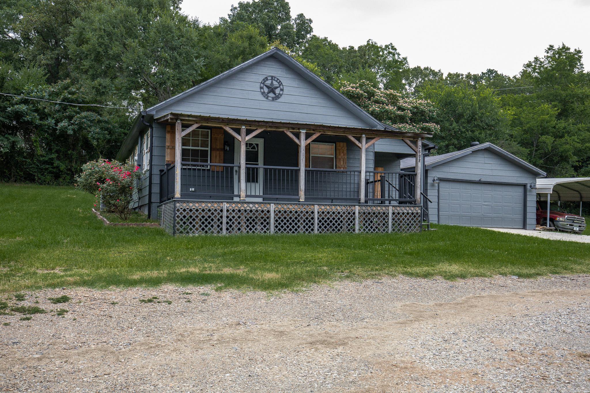 2608 Timberlake Dr Property Photo 2