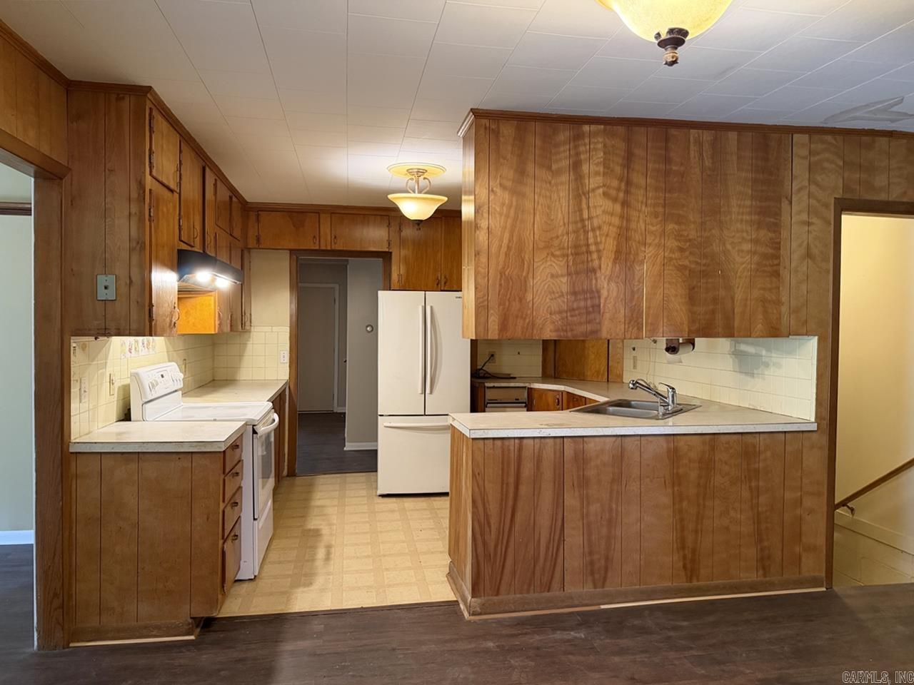 117 Lawrence St Property Photo 4