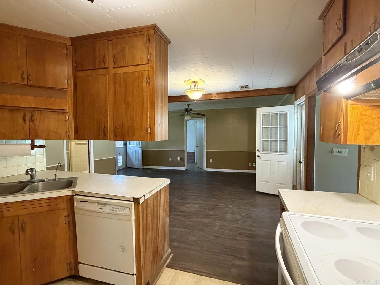 117 Lawrence St Property Photo 6