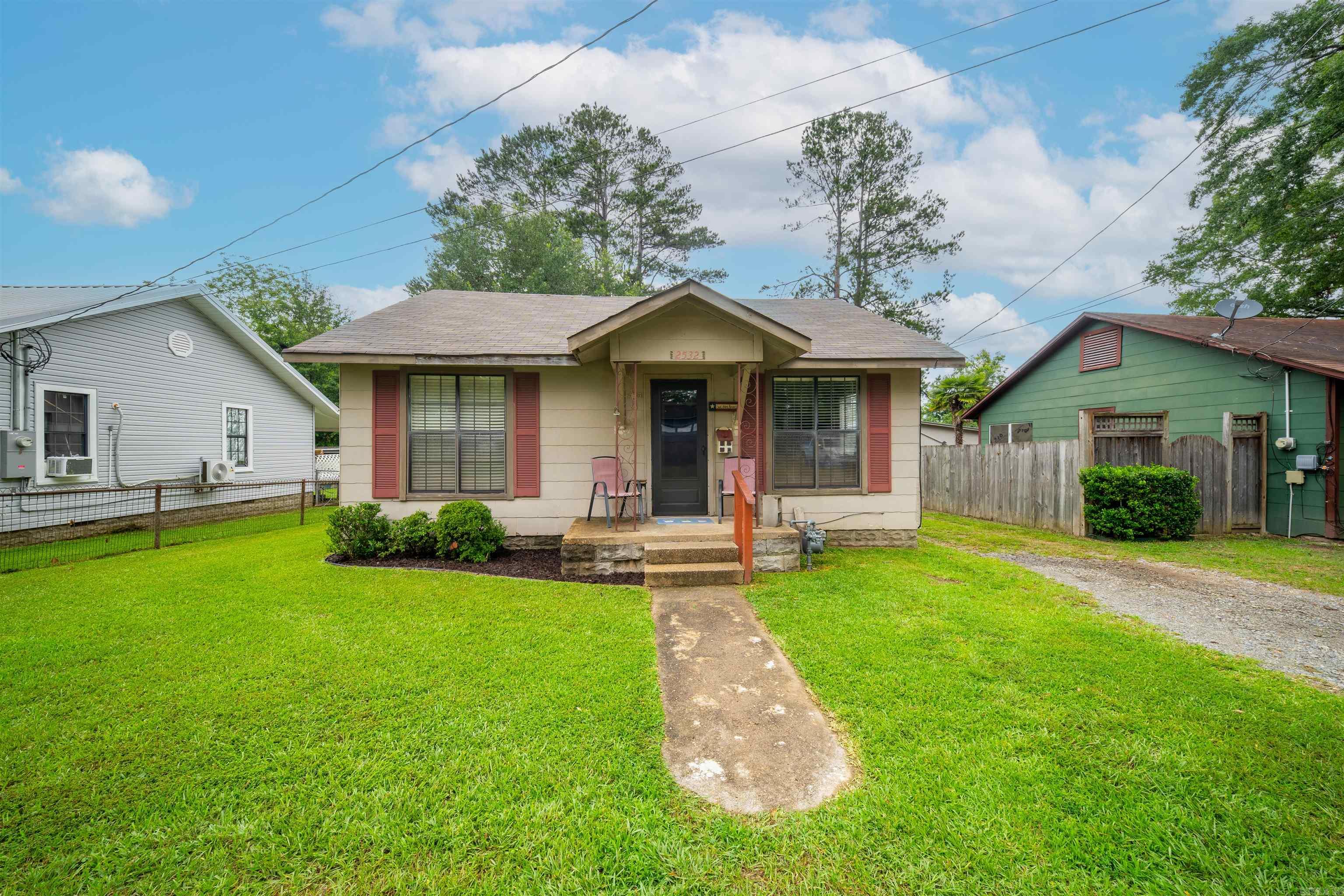 2532 Williams Street Property Photo 1