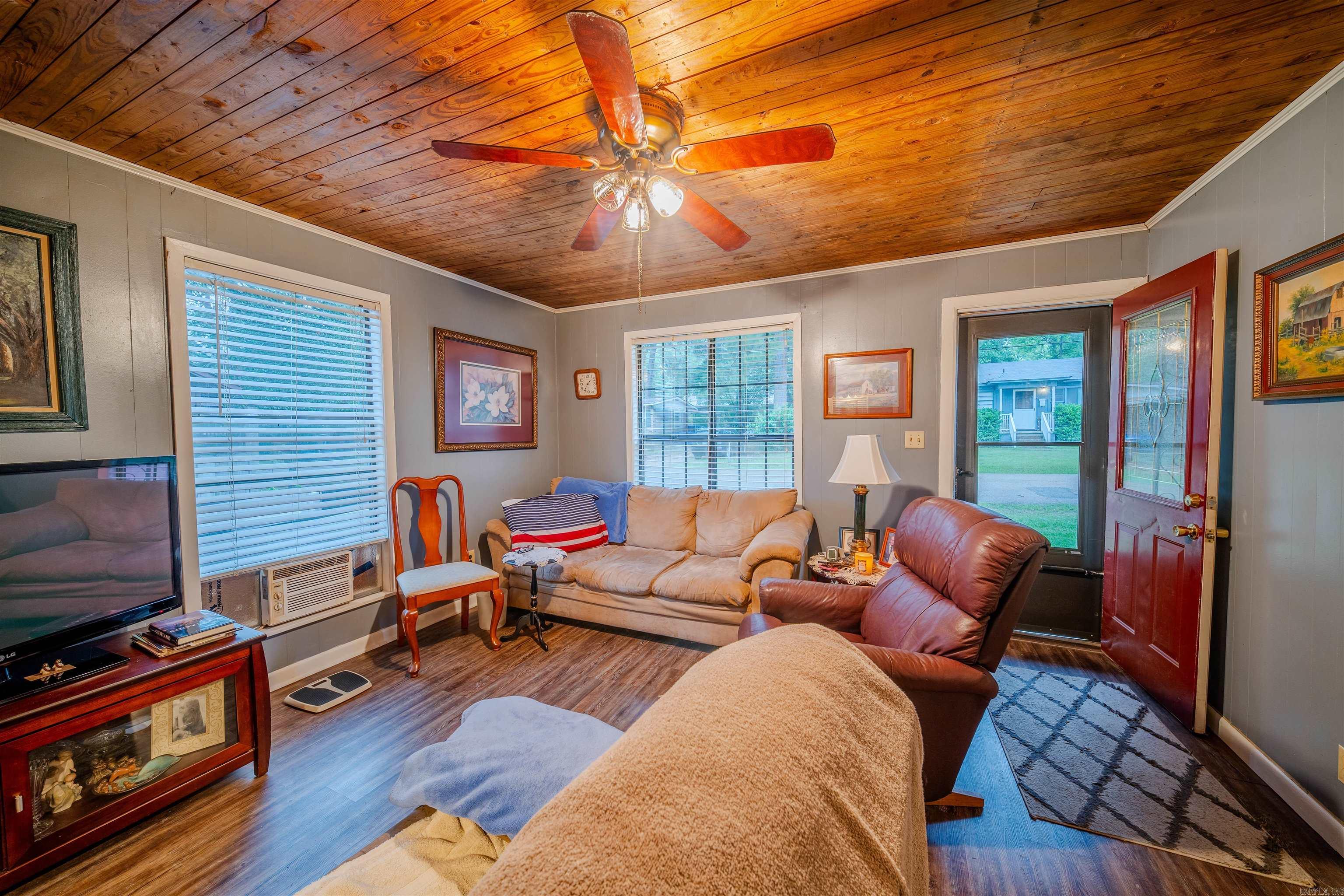 2532 Williams Street Property Photo 4