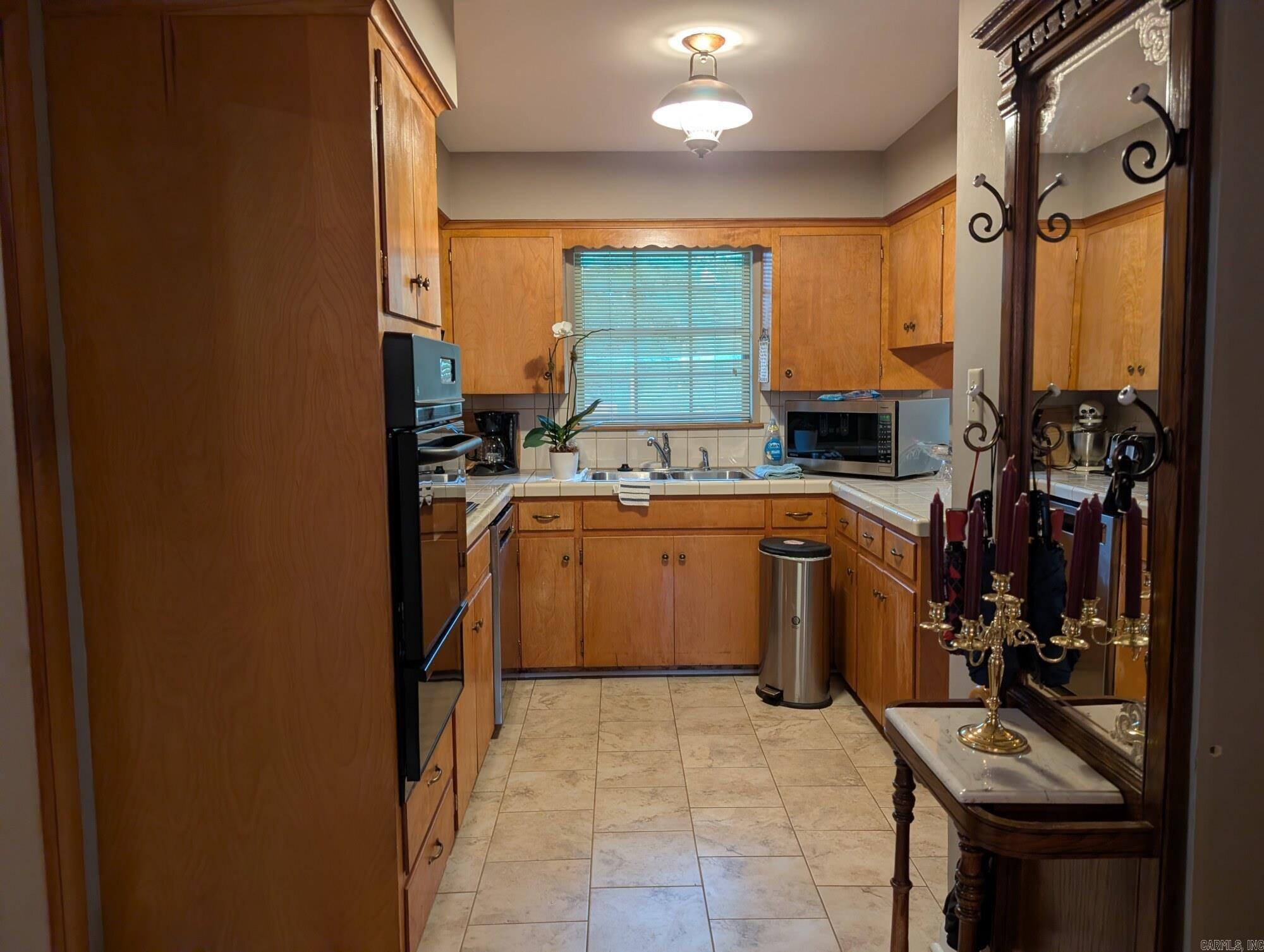7023 W Markham Property Photo 15