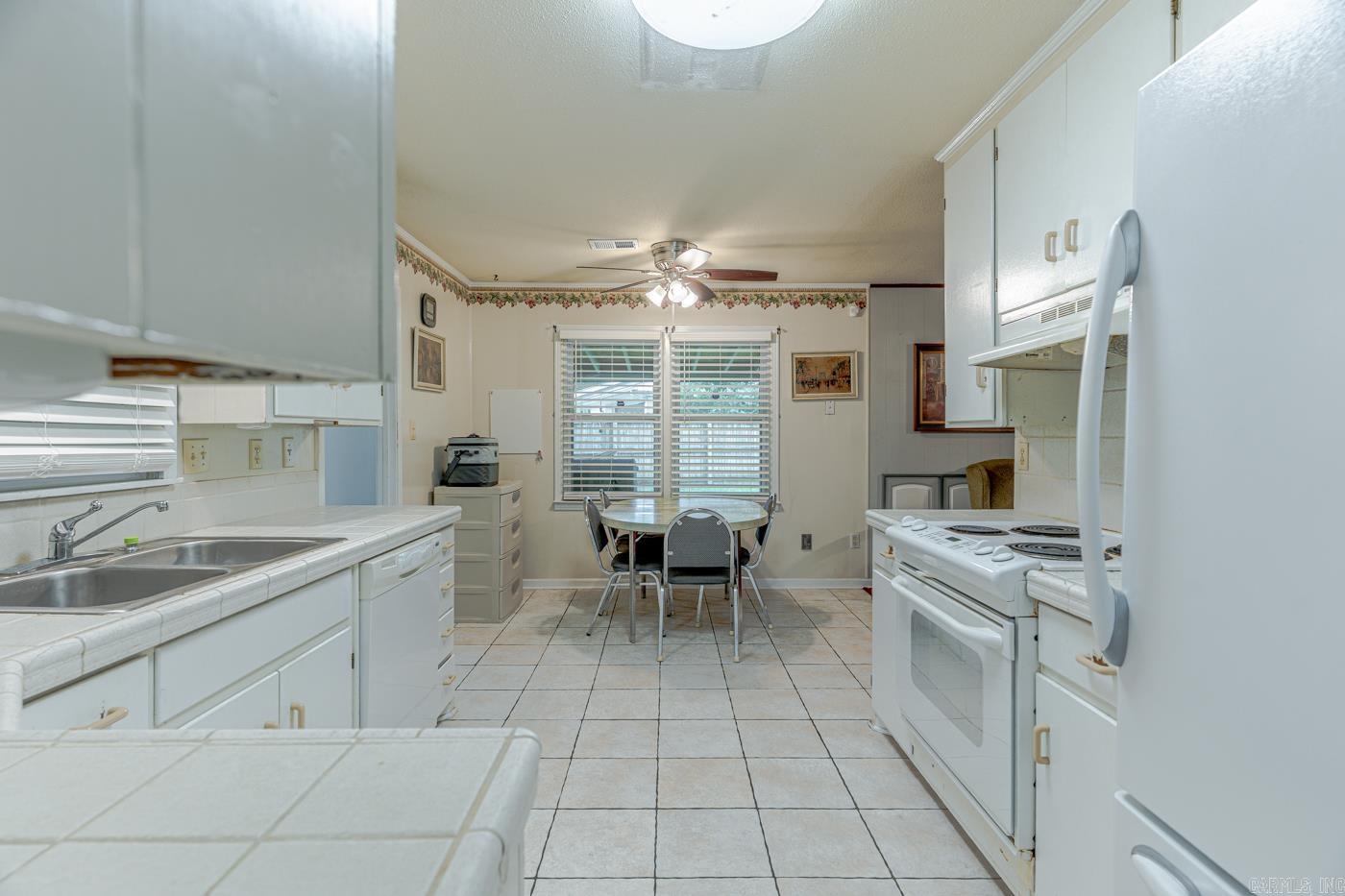 601 W Stroud St Property Photo 19