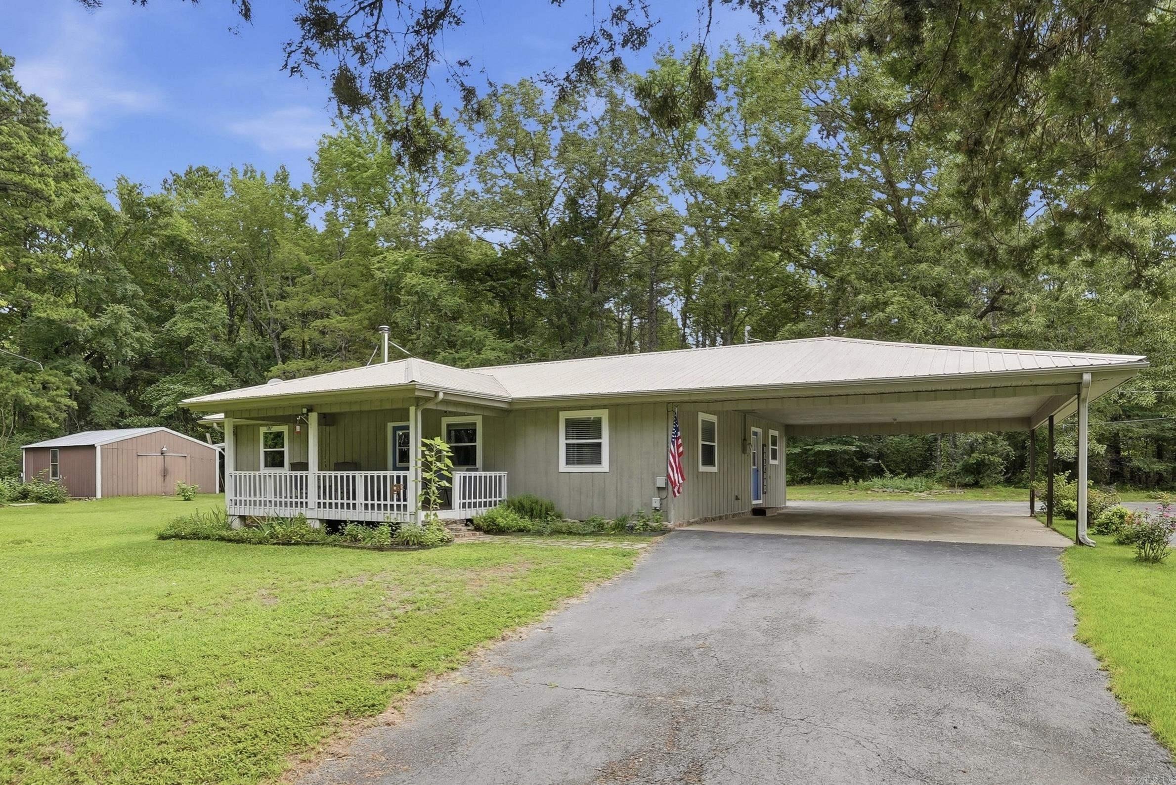 724 Lone Pine Rd. S. Property Photo 1