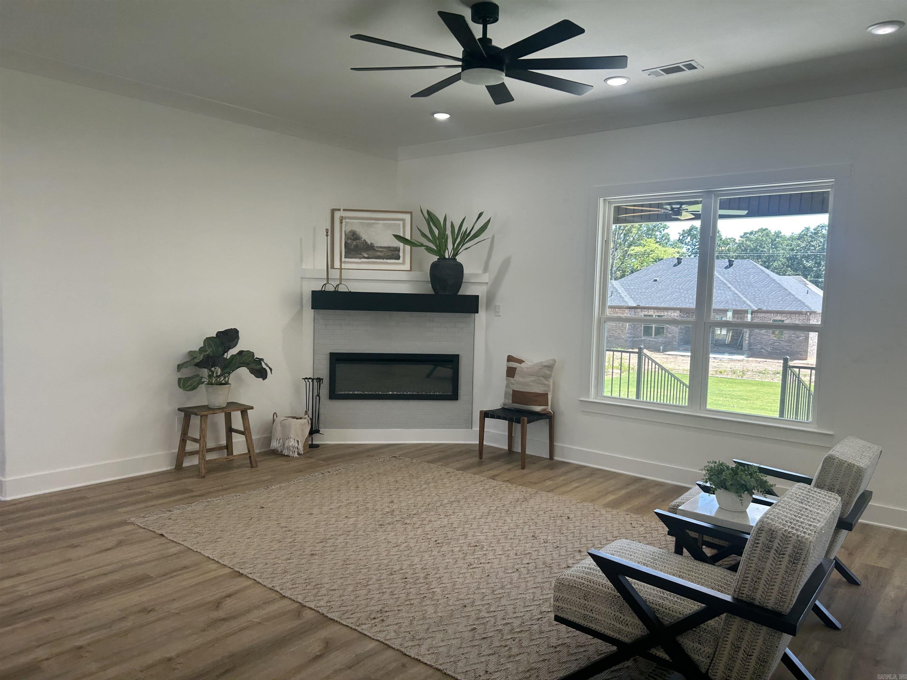 912 Conrad Cove Property Photo 4