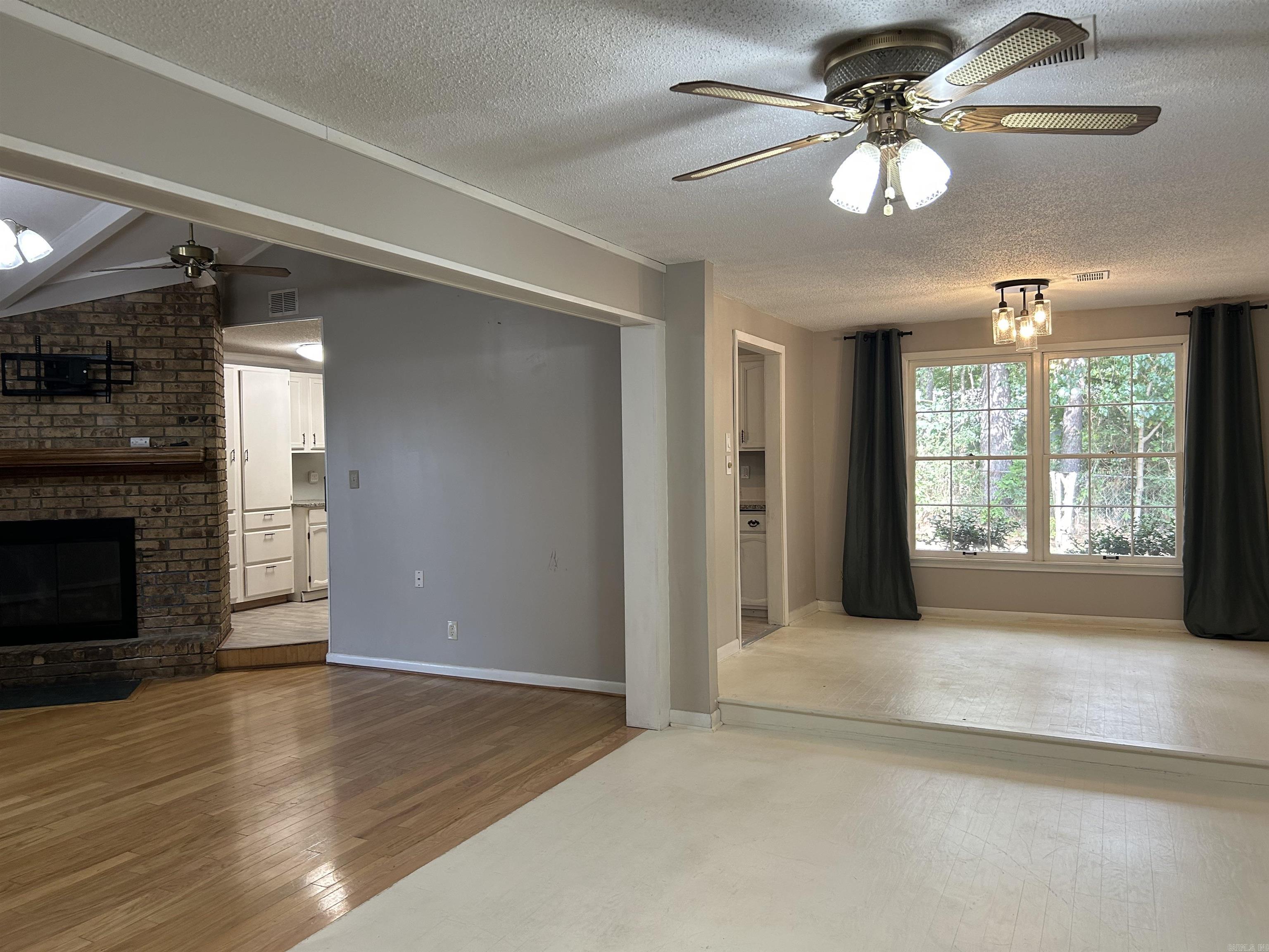 2104 Indian Trails Street Property Photo 6