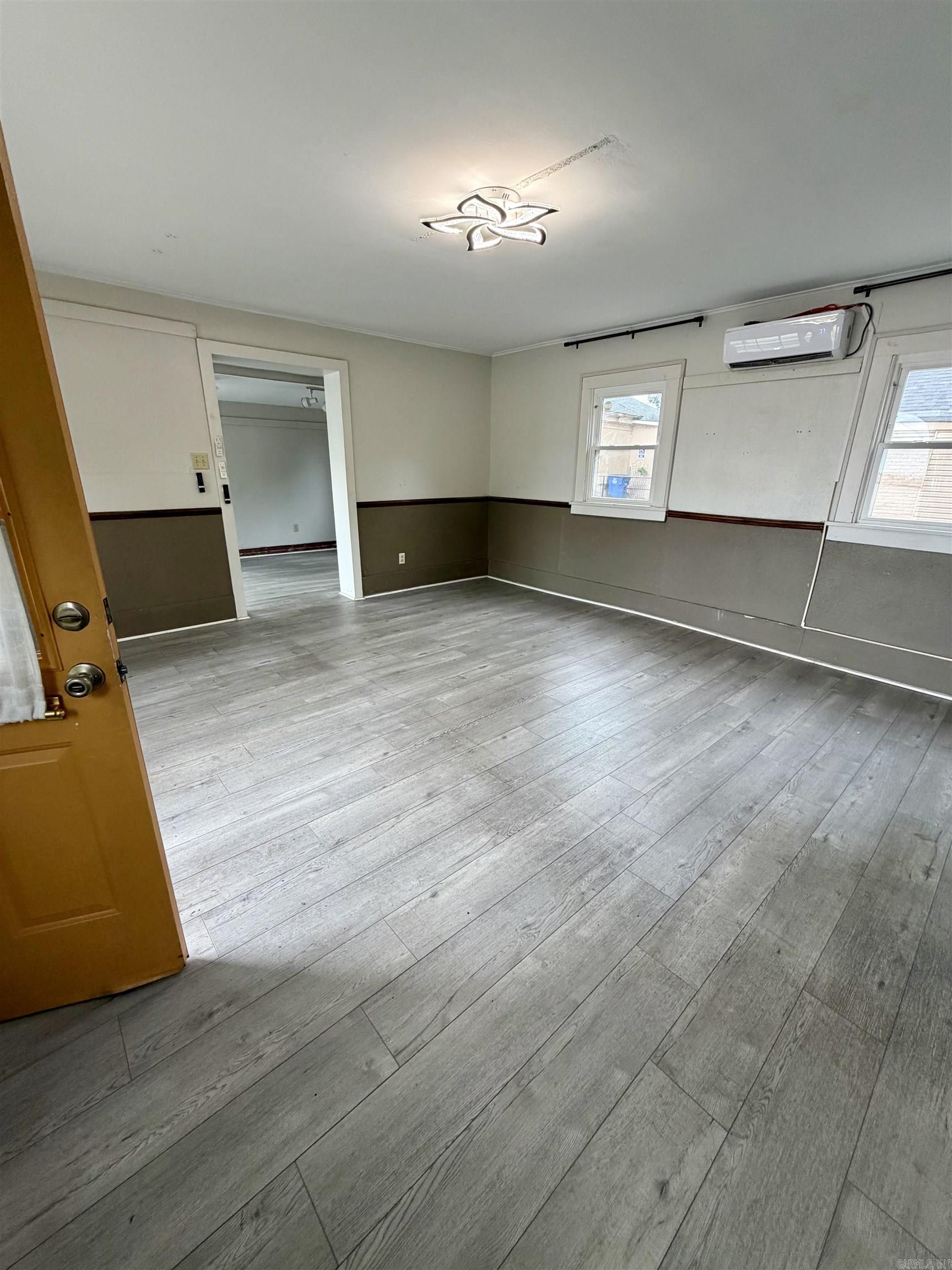 100 W B Avenue Property Photo 2
