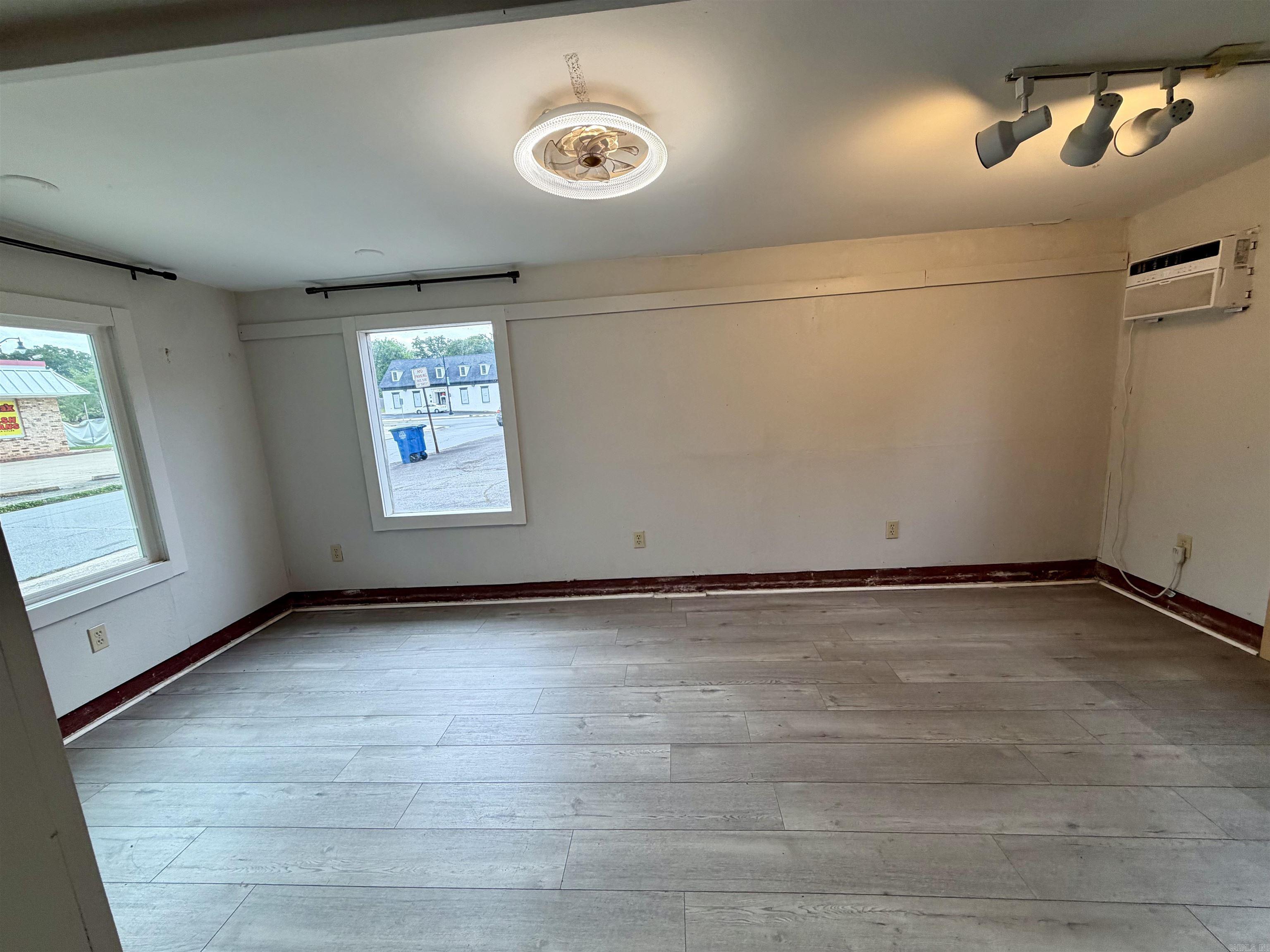 100 W B Avenue Property Photo 6
