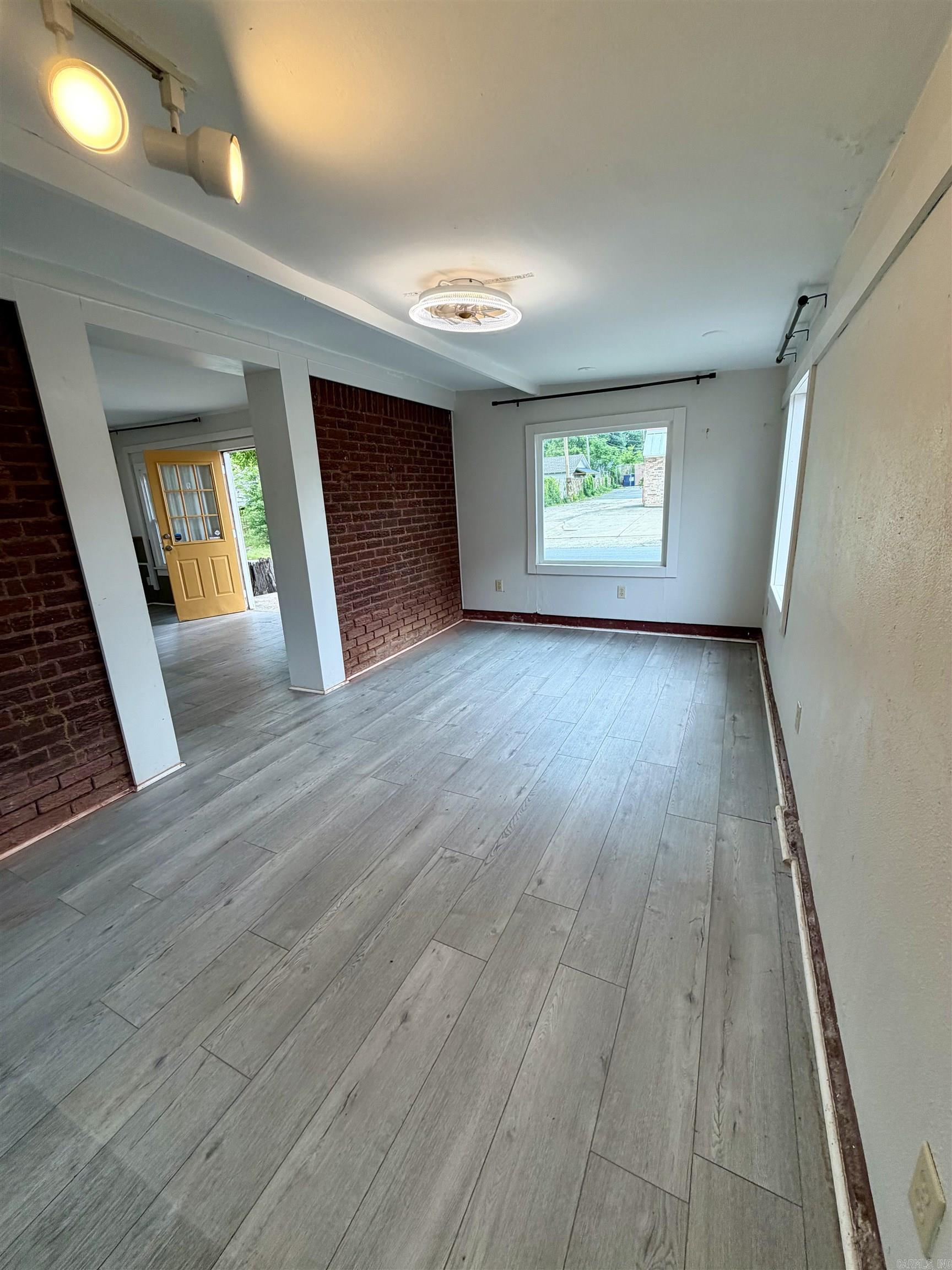 100 W B Avenue Property Photo 7