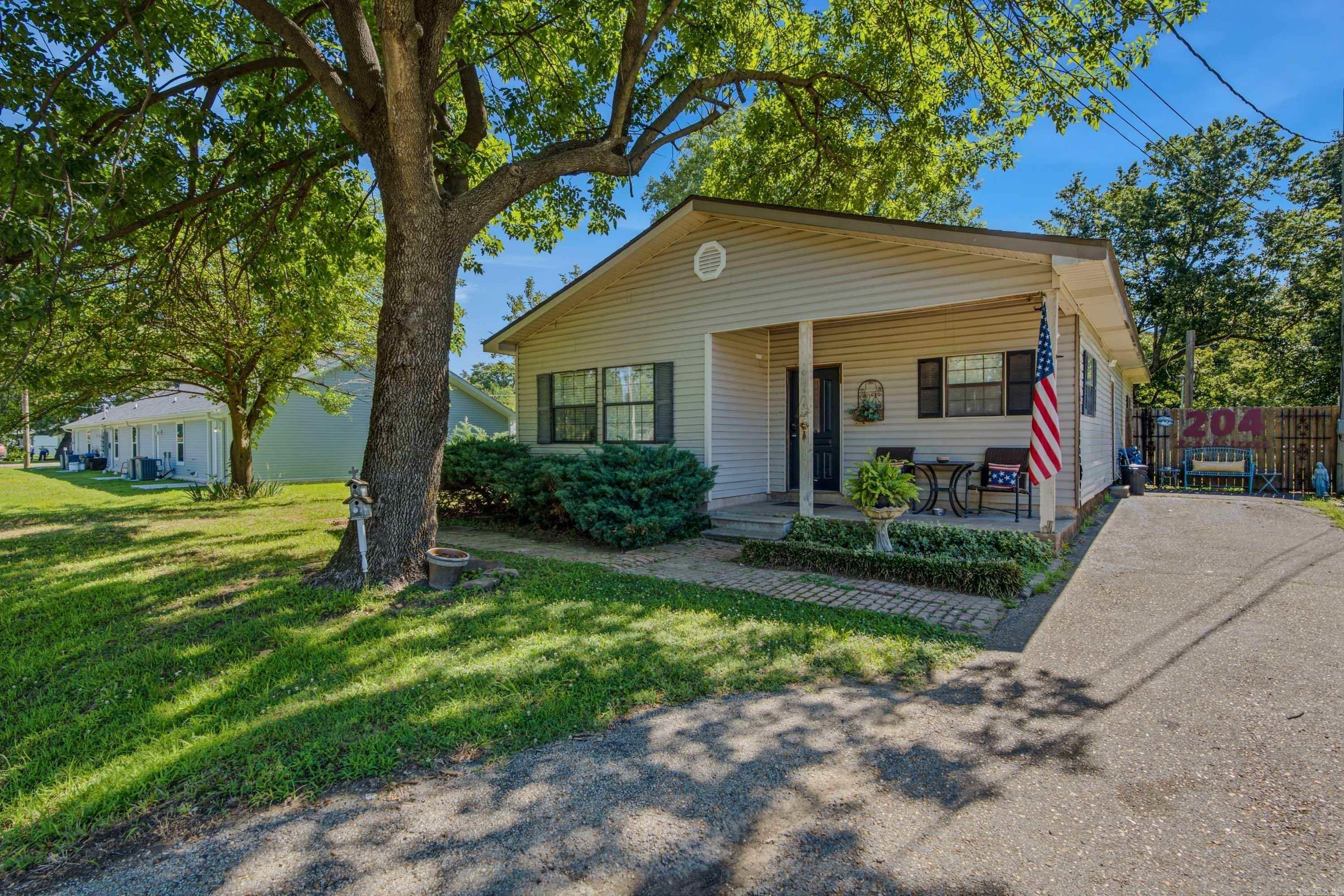 204 Peach Street Property Photo 1