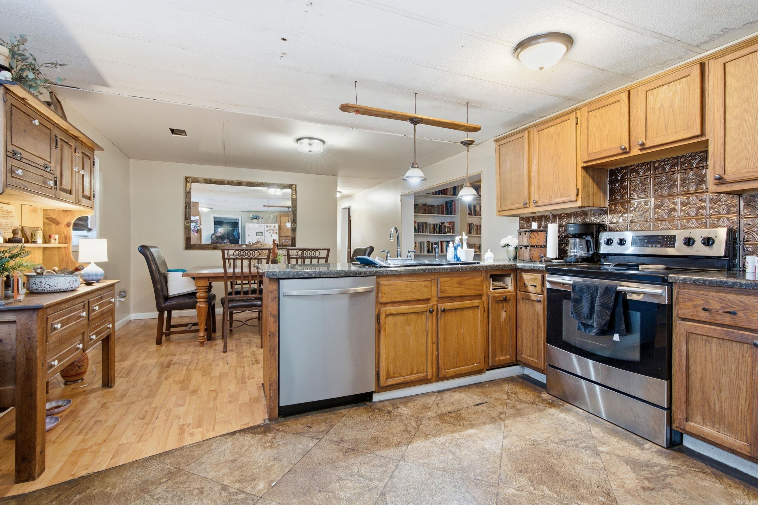 204 Peach Street Property Photo 4