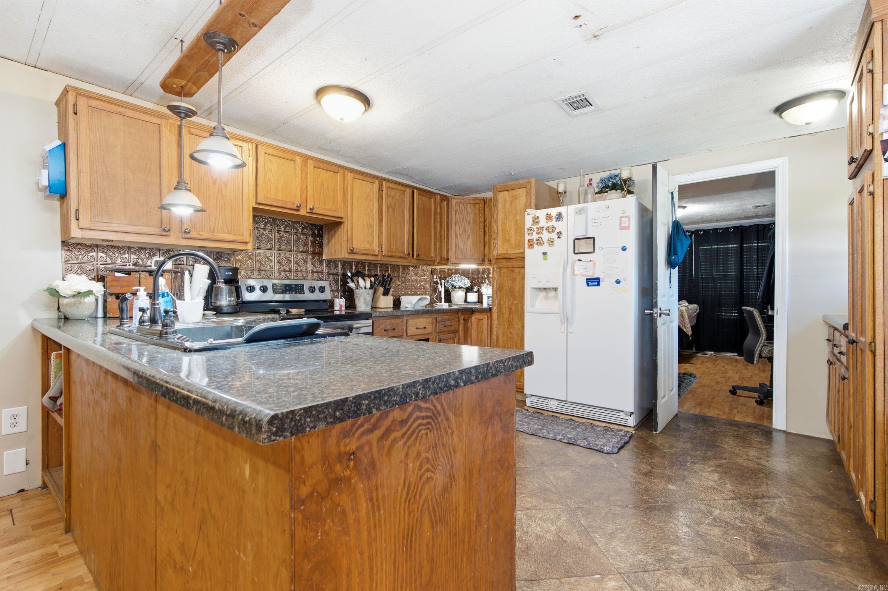 204 Peach Street Property Photo 5