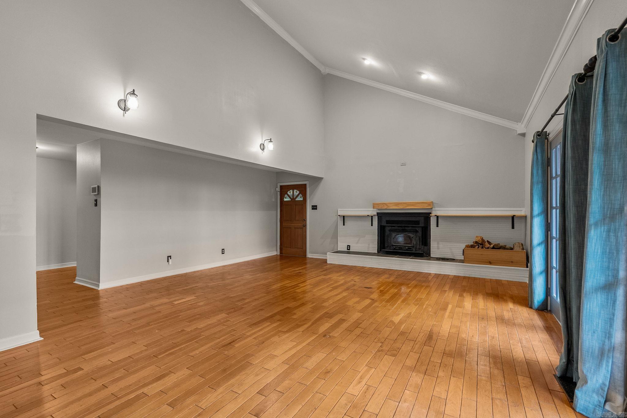 15724 Wilson Lateral Road Property Photo 5