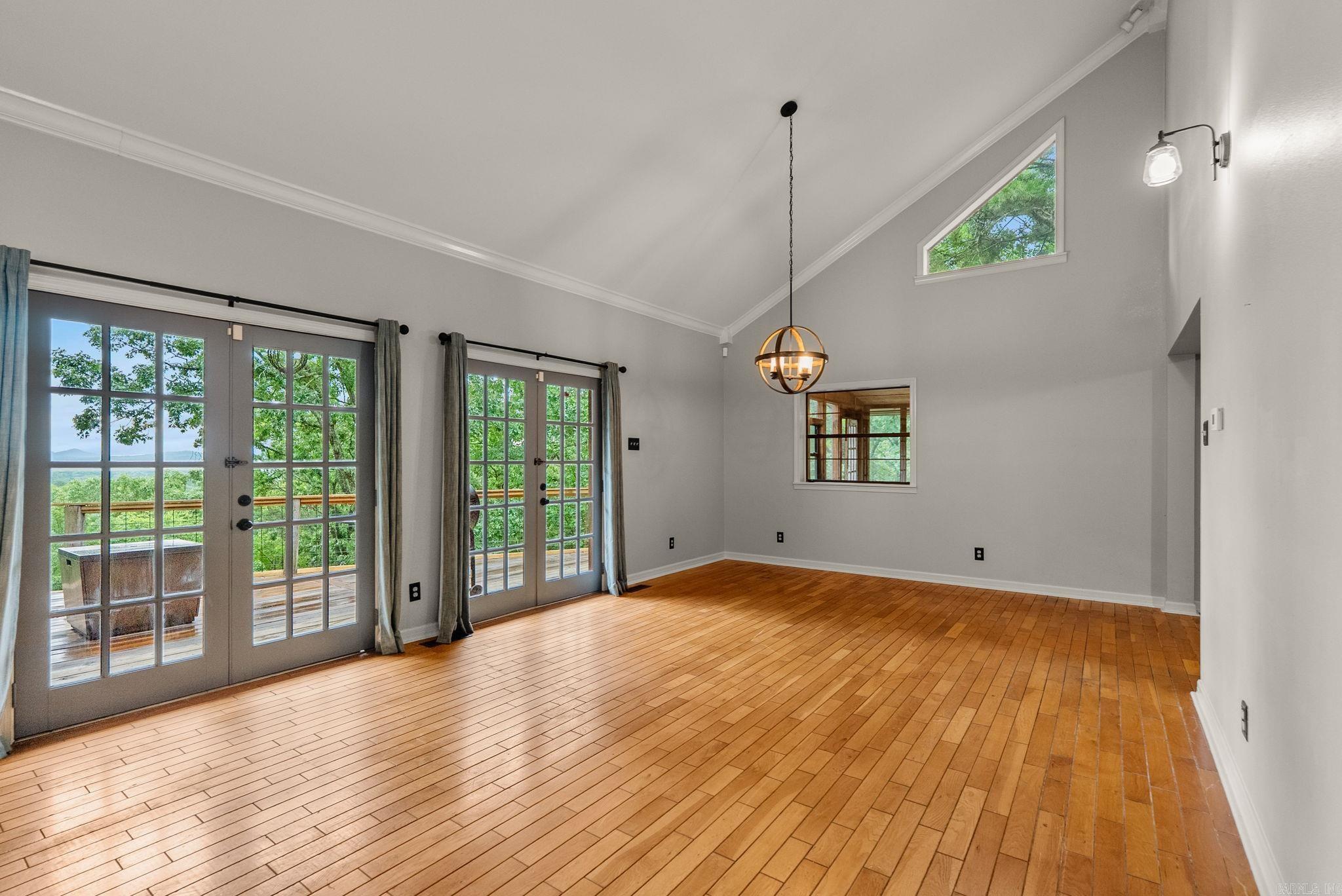 15724 Wilson Lateral Road Property Photo 6