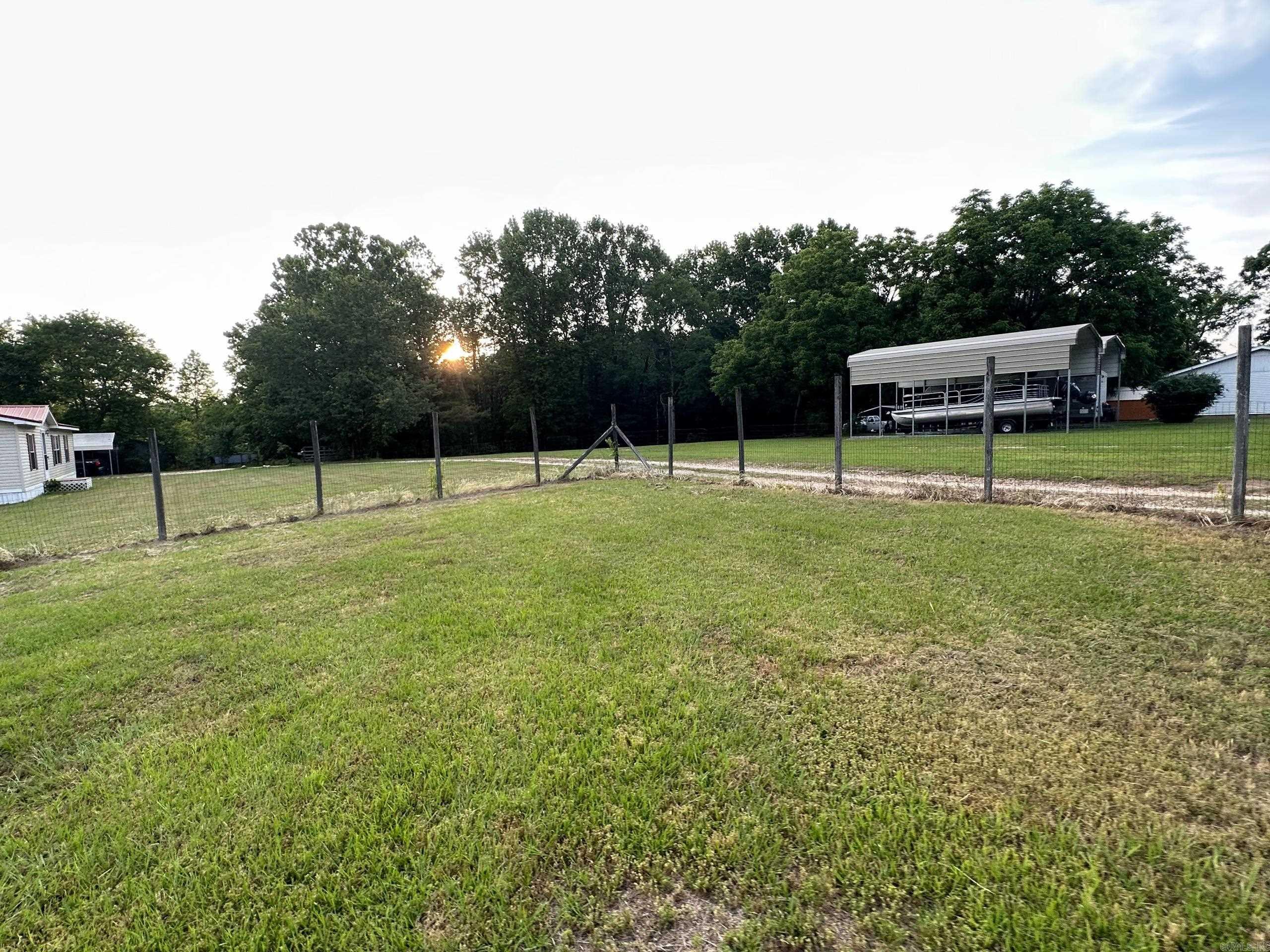 6105 Pointview Road Property Photo 3