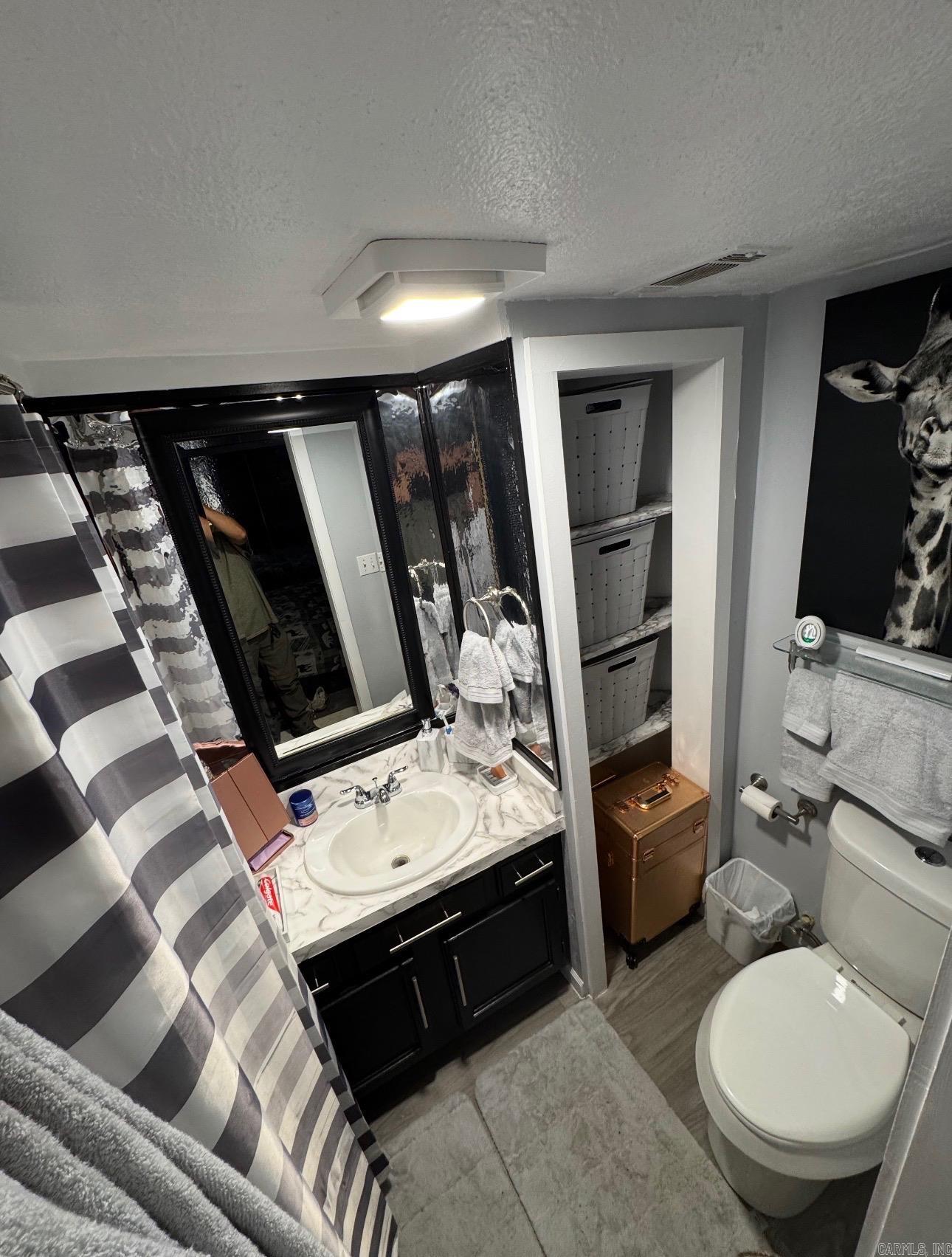 6105 Pointview Road Property Photo 6