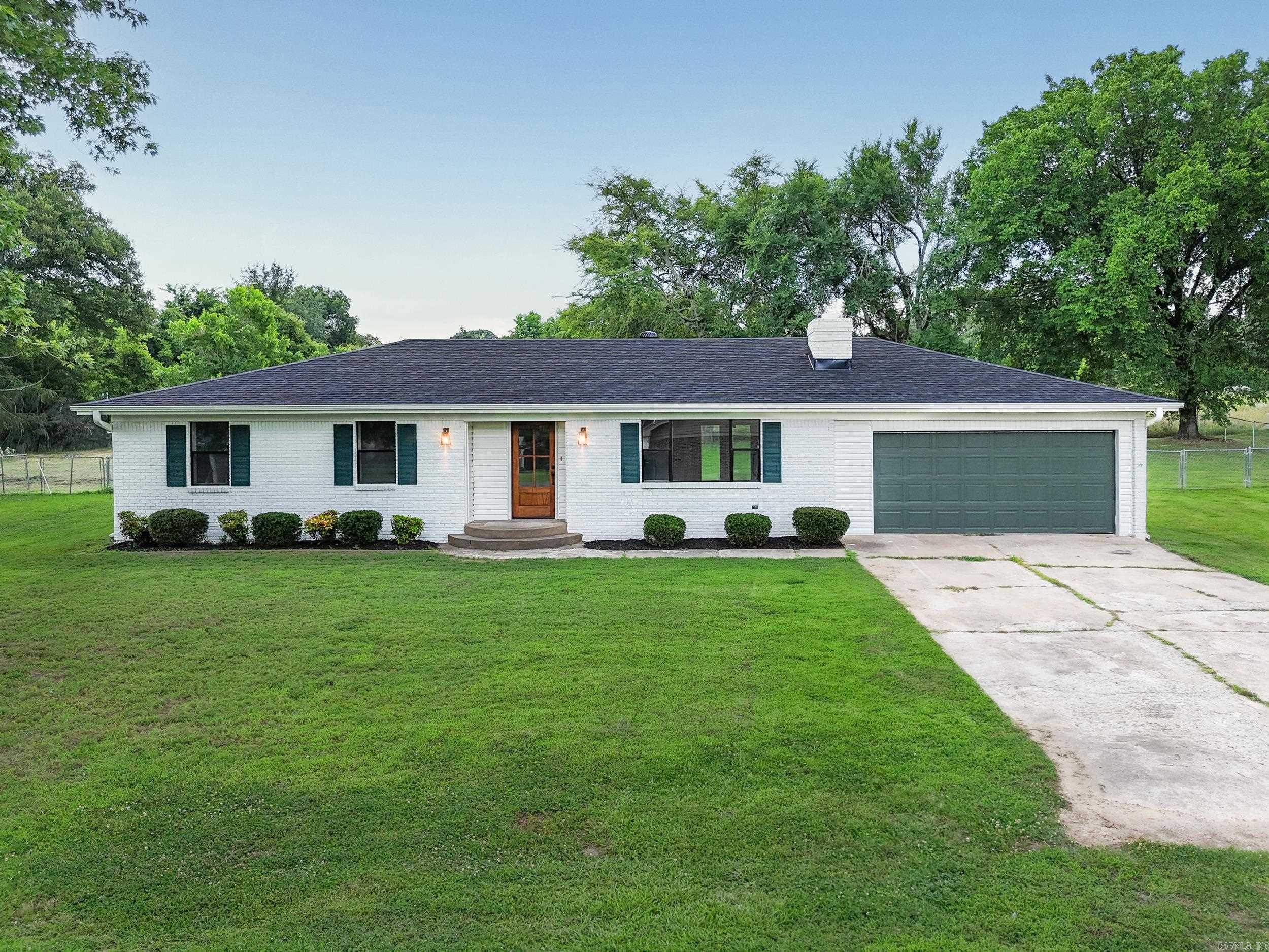 1 Lakeview Cir