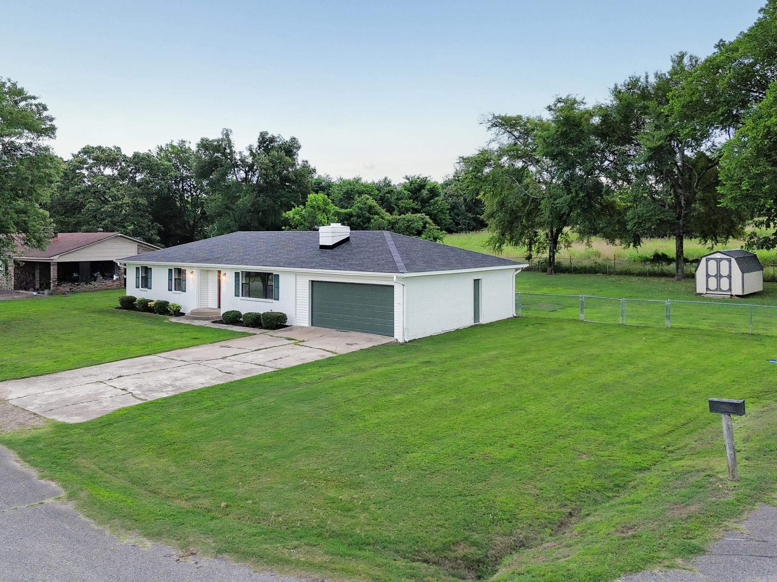 1 Lakeview Cir Property Photo 2