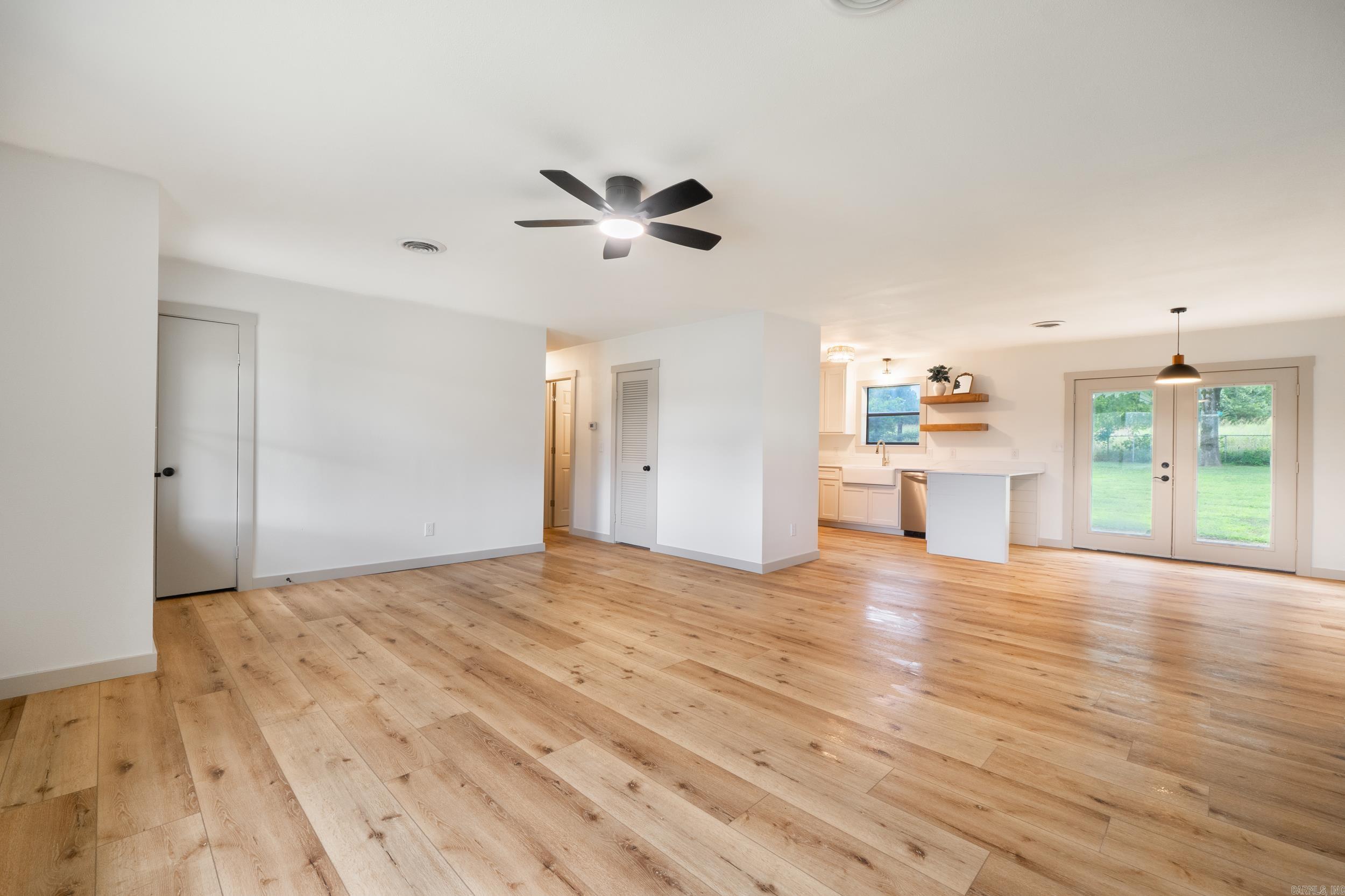 1 Lakeview Cir Property Photo 6