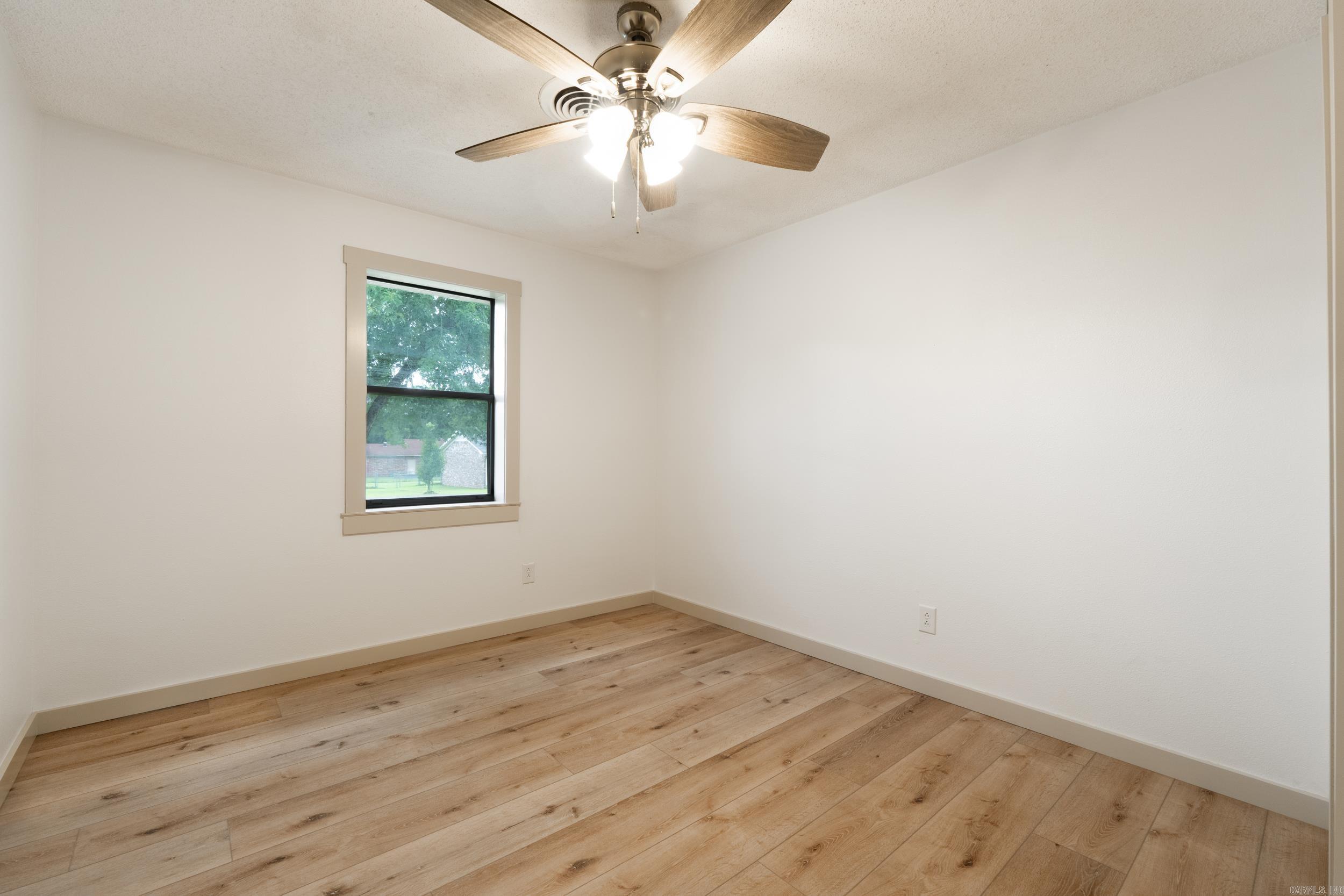 1 Lakeview Cir Property Photo 12