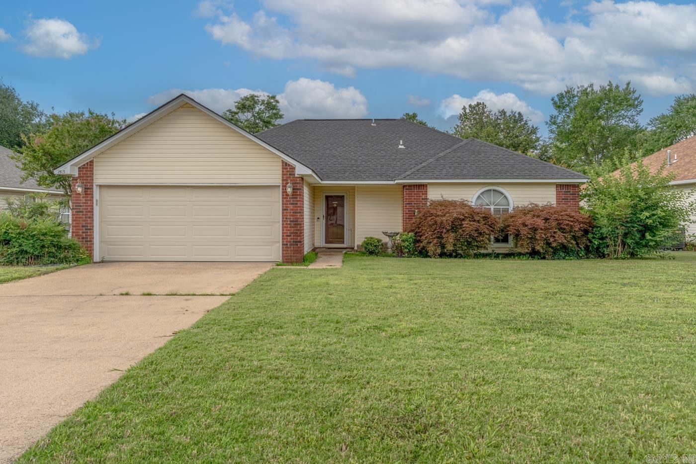 1513 Crepe Myrtle Drive Property Photo 1