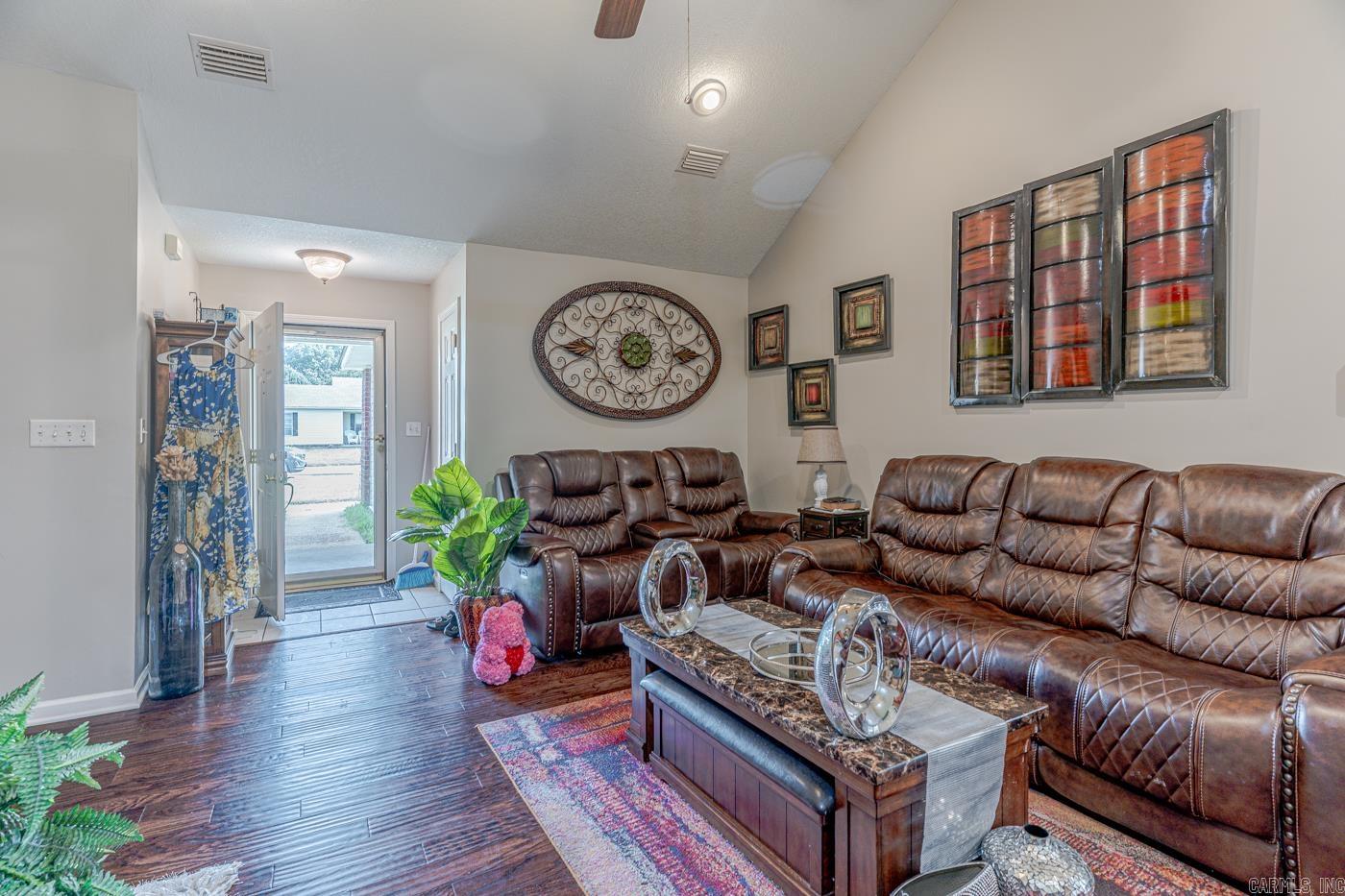 1513 Crepe Myrtle Drive Property Photo 9