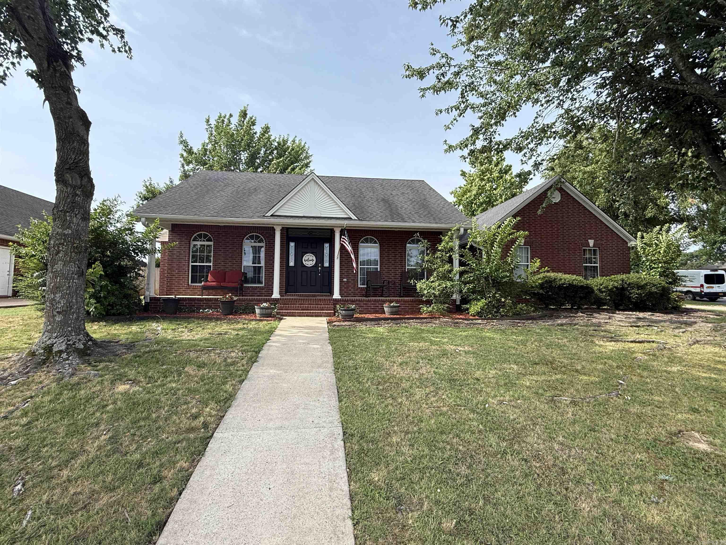 2707 Ashley Drive Property Photo 2