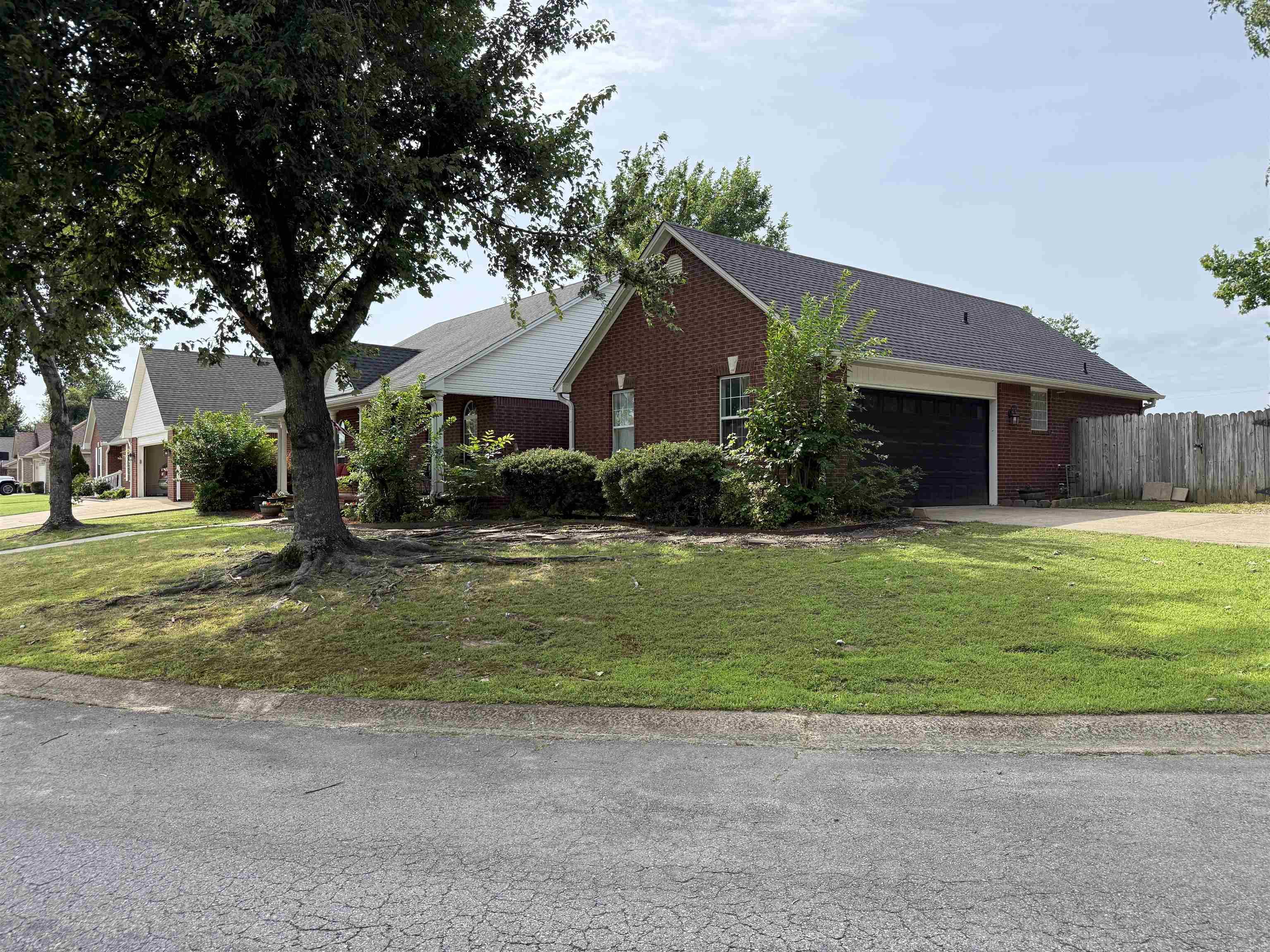 2707 Ashley Drive Property Photo 3