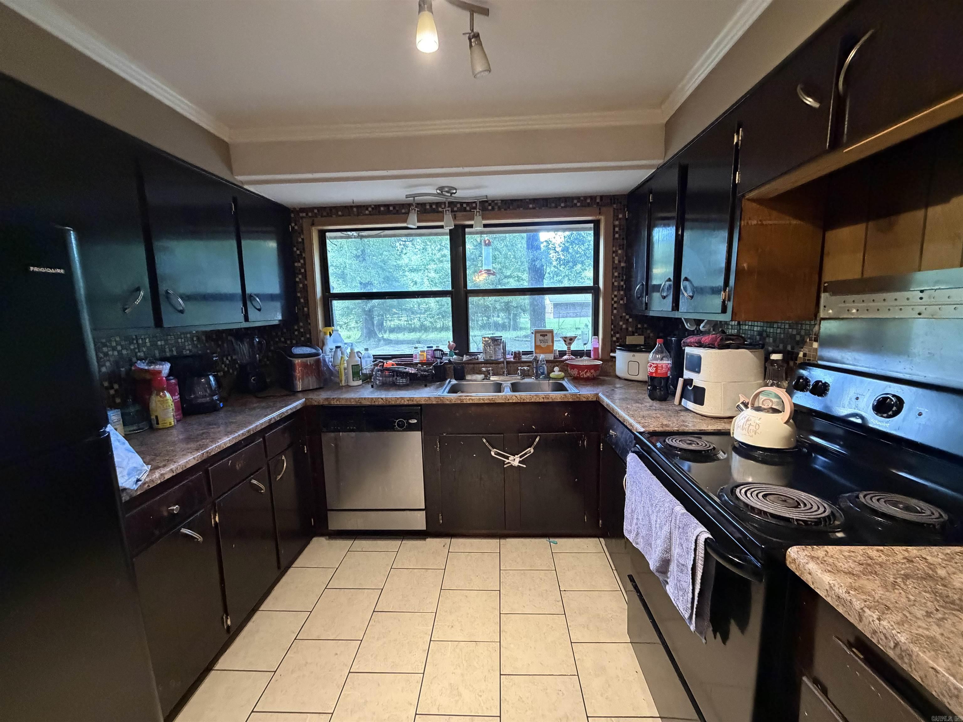 19 Jackson Property Photo 2