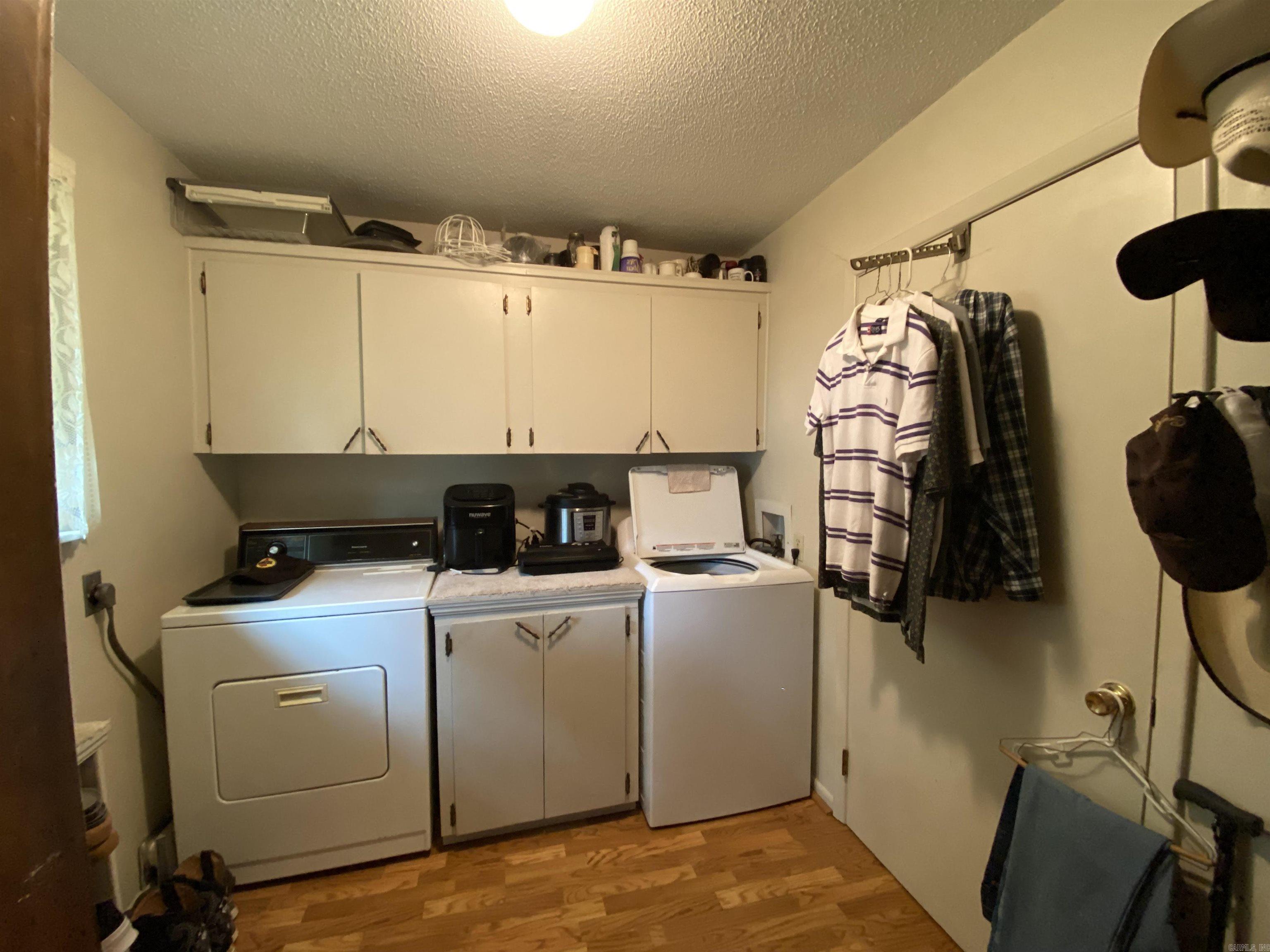 40 Single Oaks Drive Property Photo 5