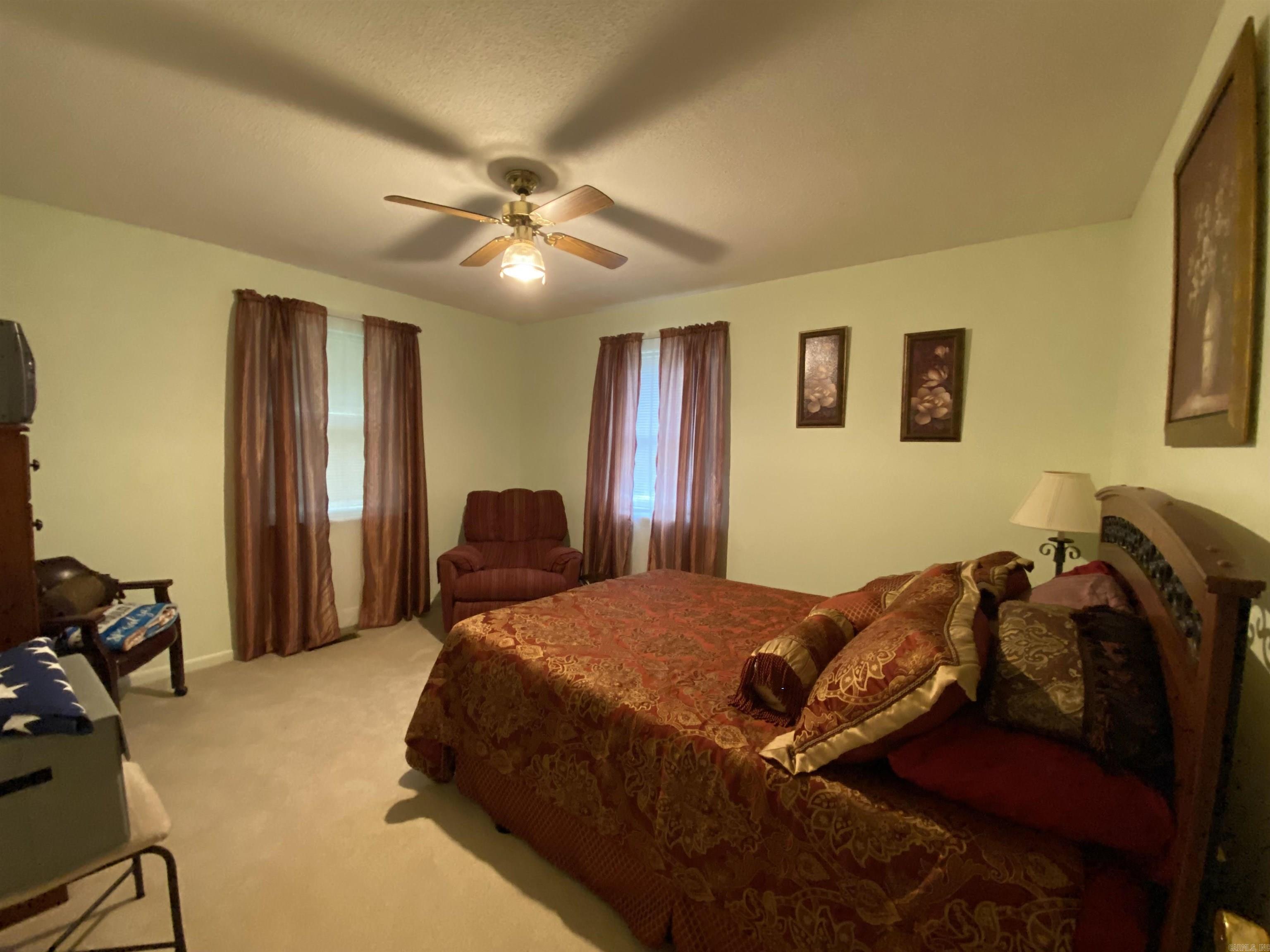 40 Single Oaks Drive Property Photo 6