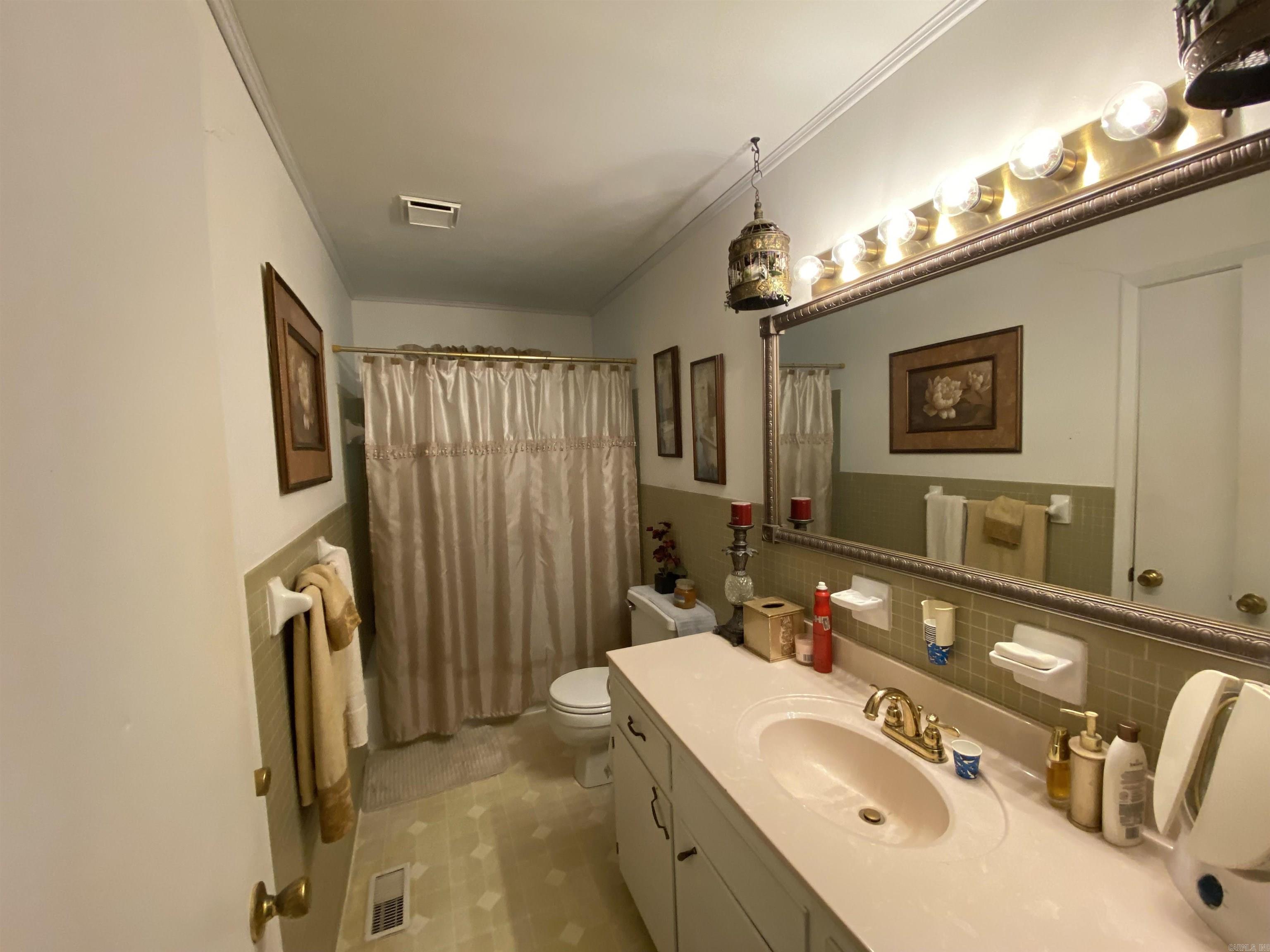 40 Single Oaks Drive Property Photo 8