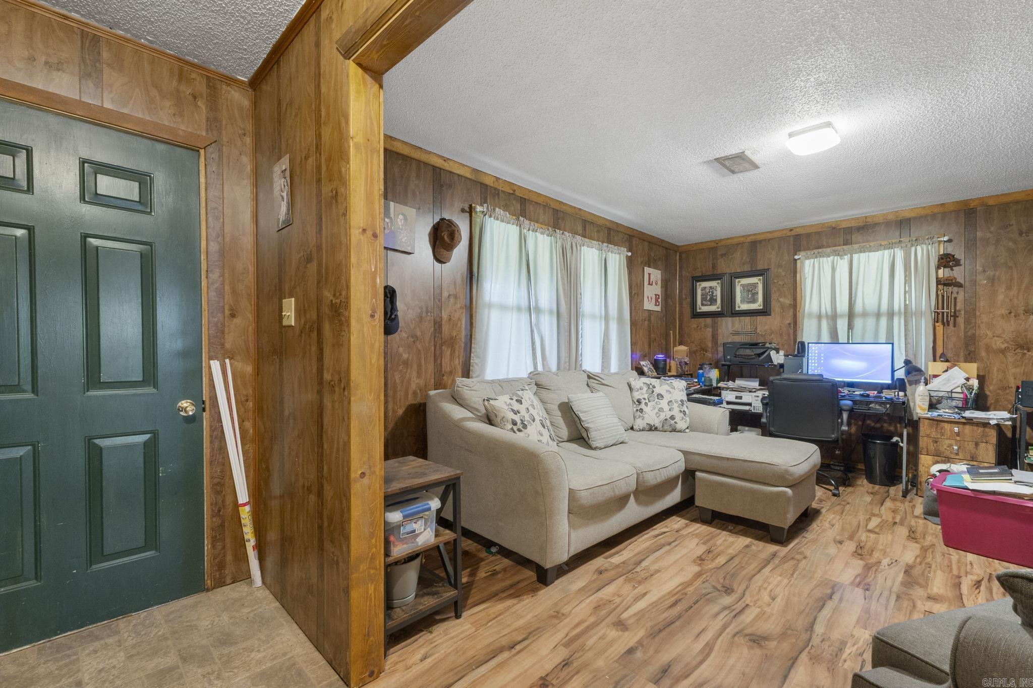 319 Wagon Train Road Property Photo 13
