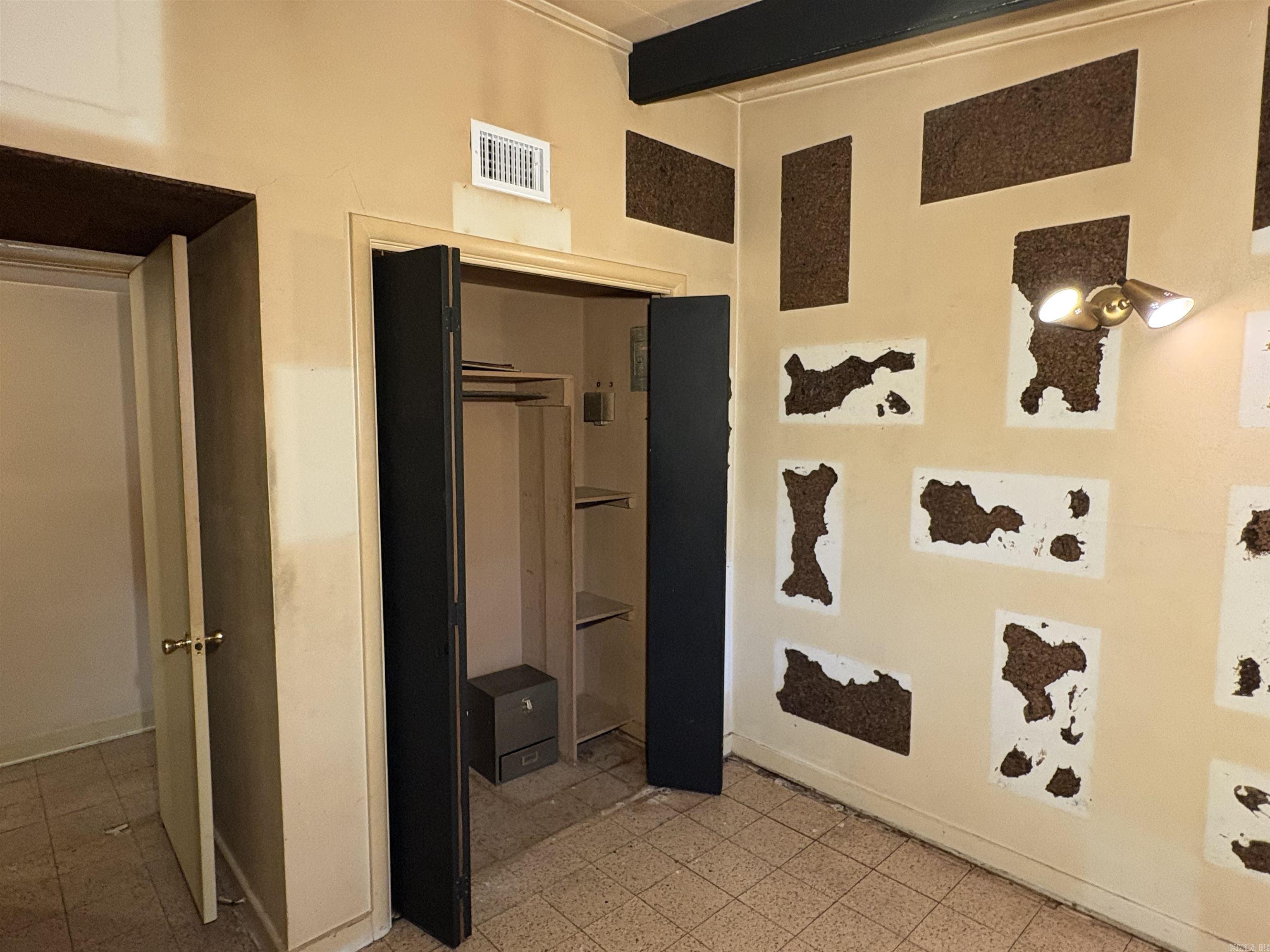 1906 Sylvia Street Property Photo 11
