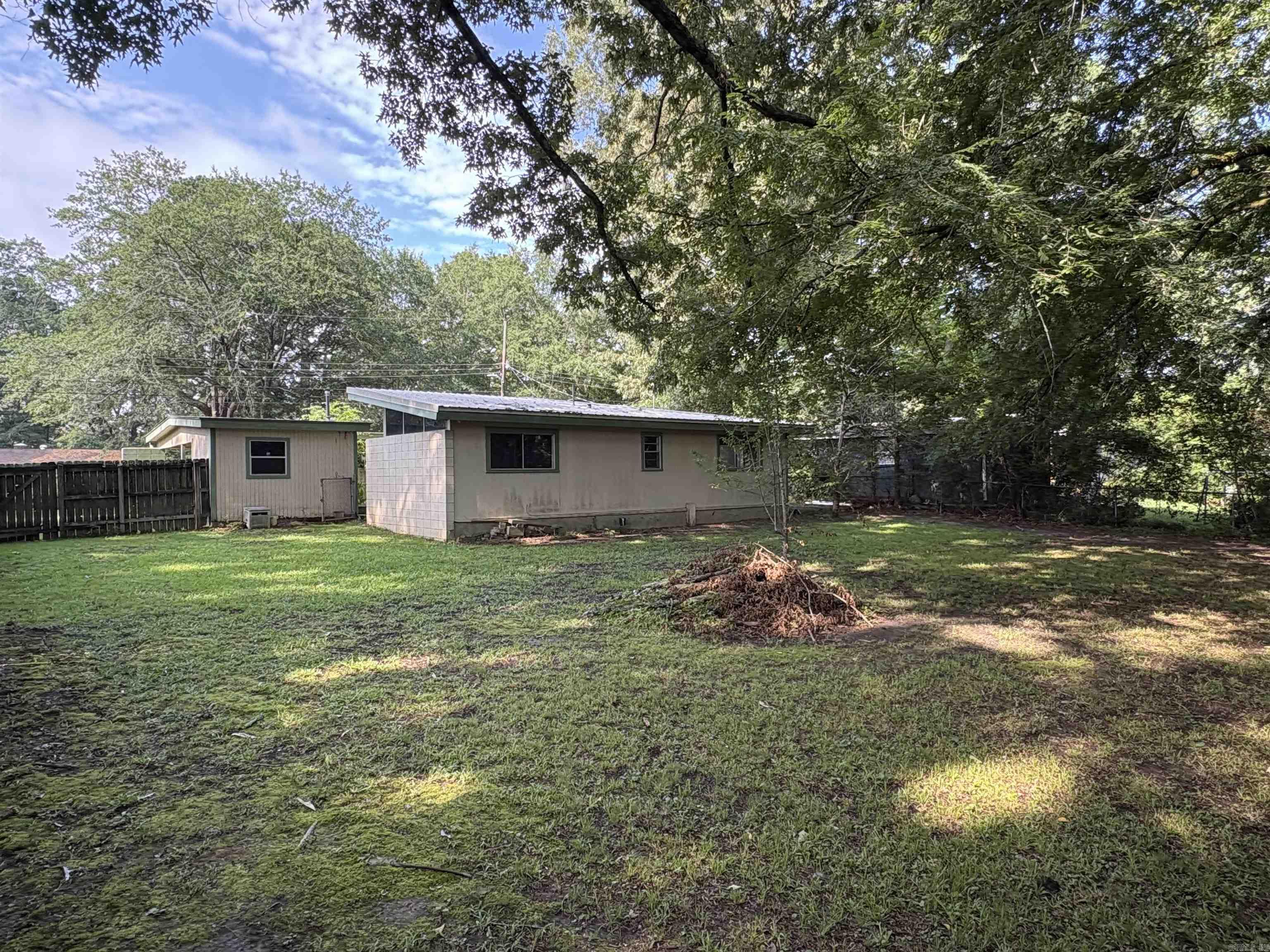 1906 Sylvia Street Property Photo 23