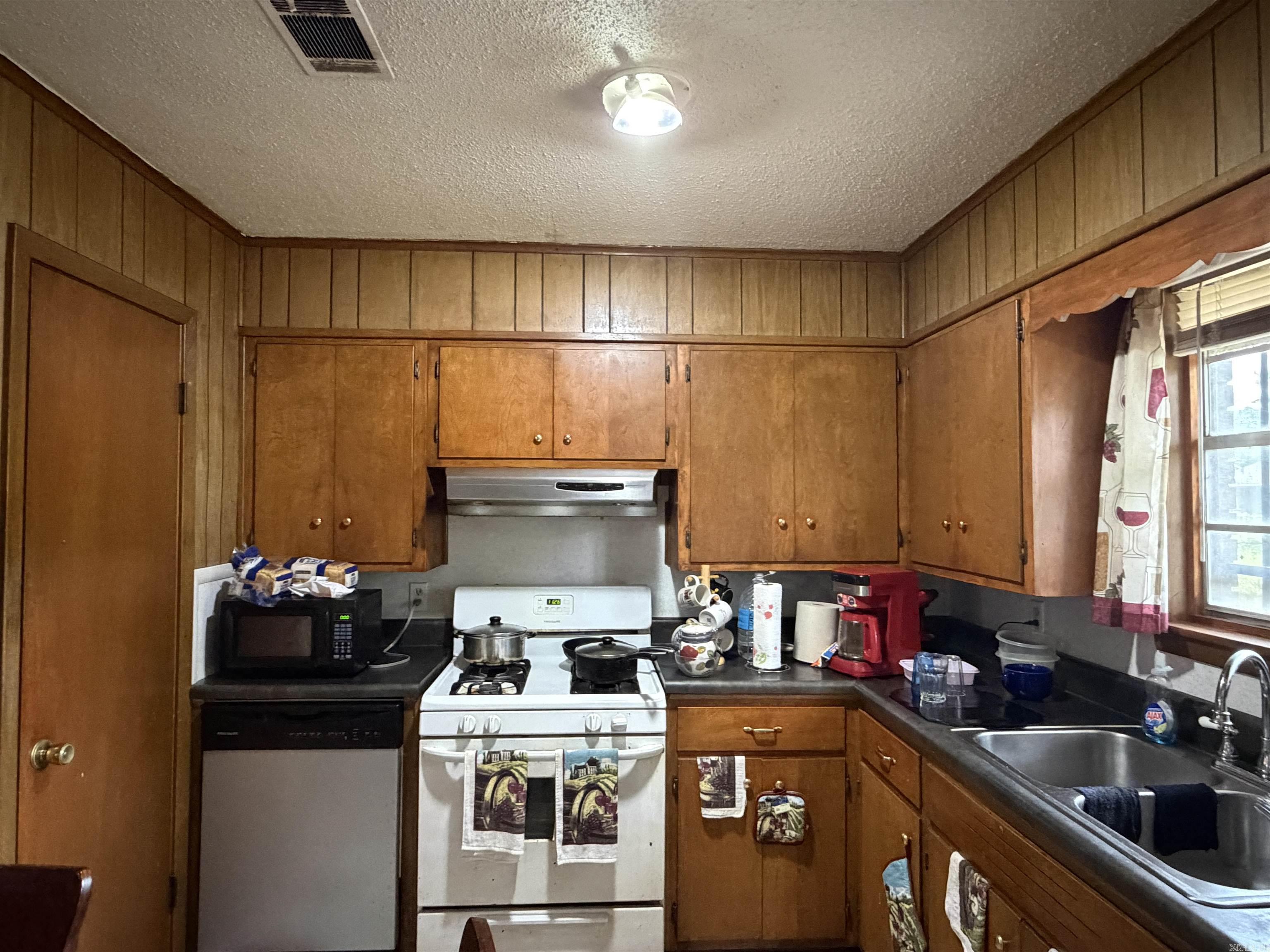 5307 Leawood Property Photo 5