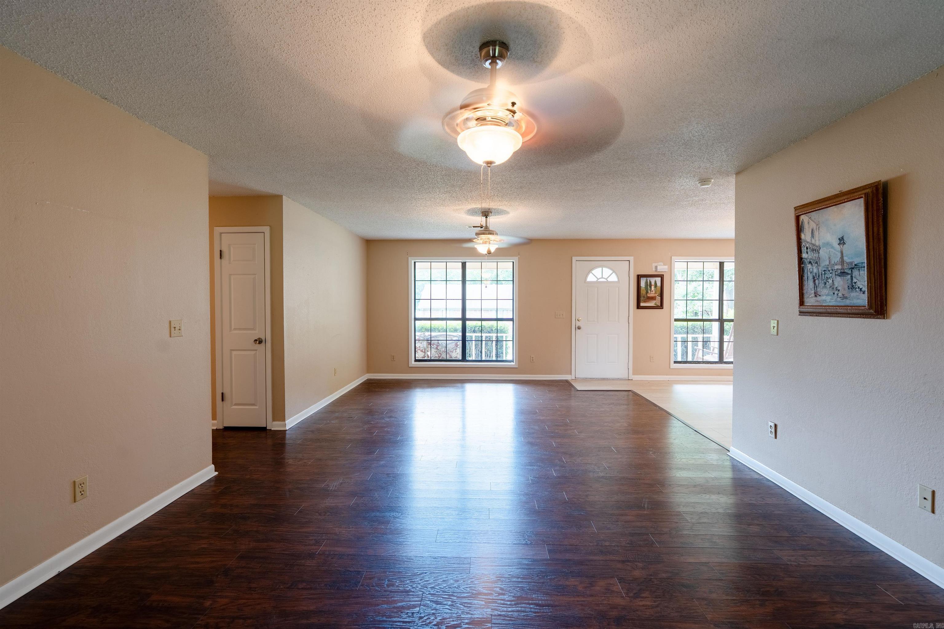 215 Navajo Drive Property Photo 6