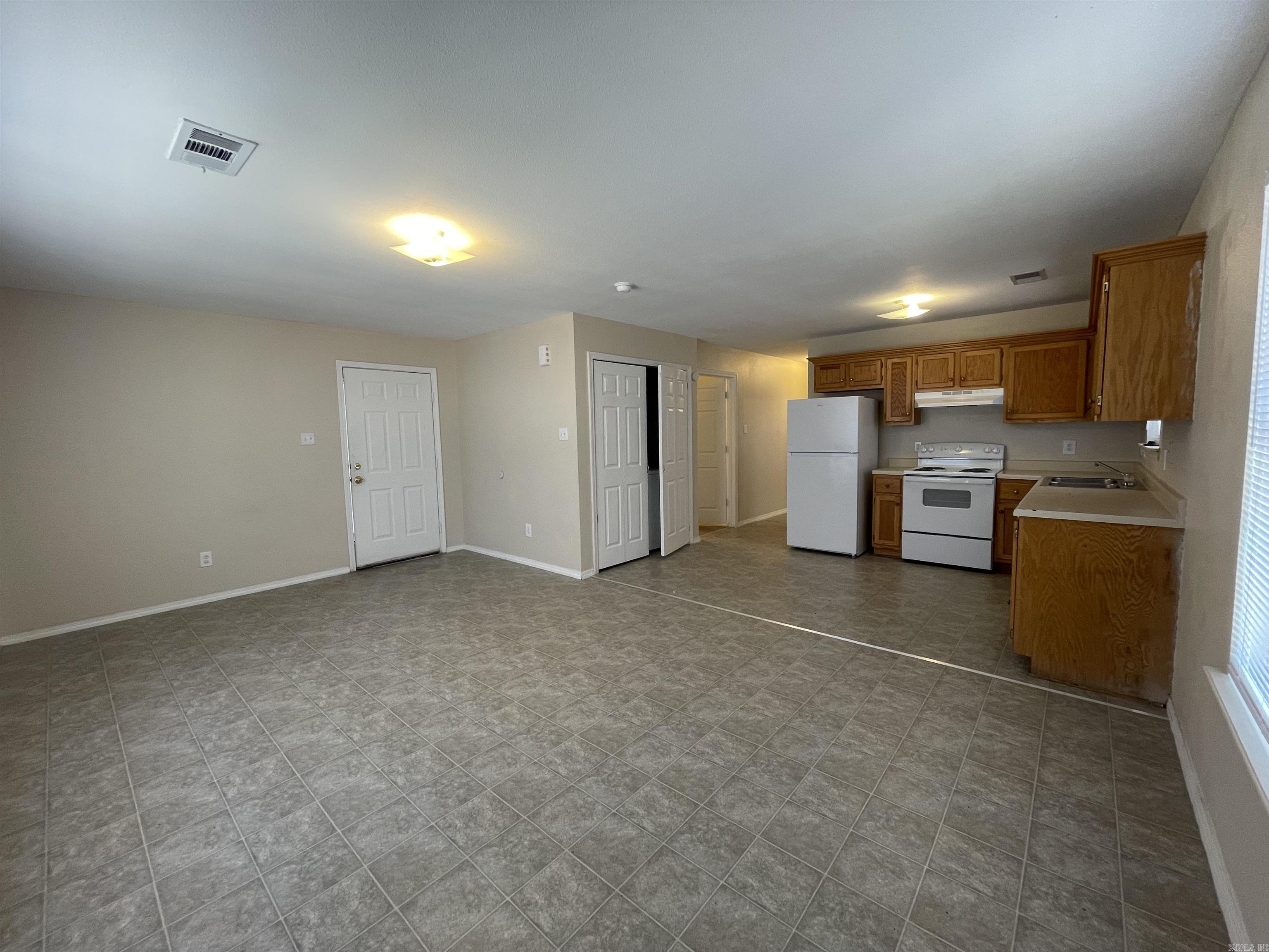 800 E Bridges Property Photo 17