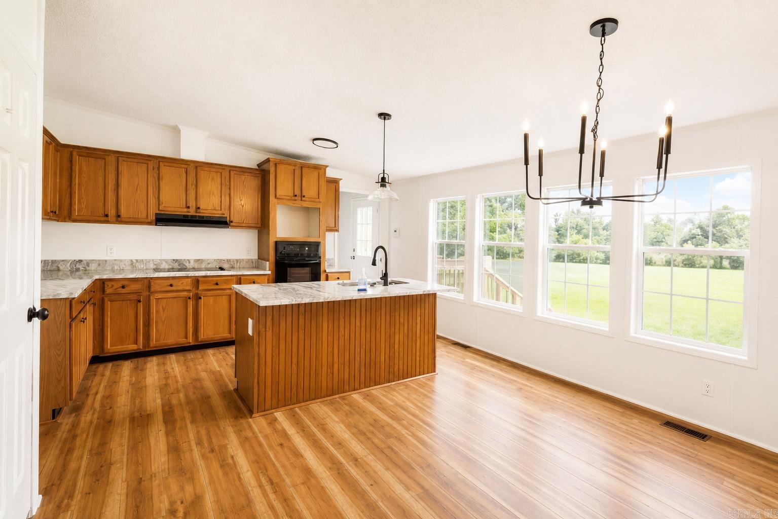 1511 Budwood Ave Property Photo 10