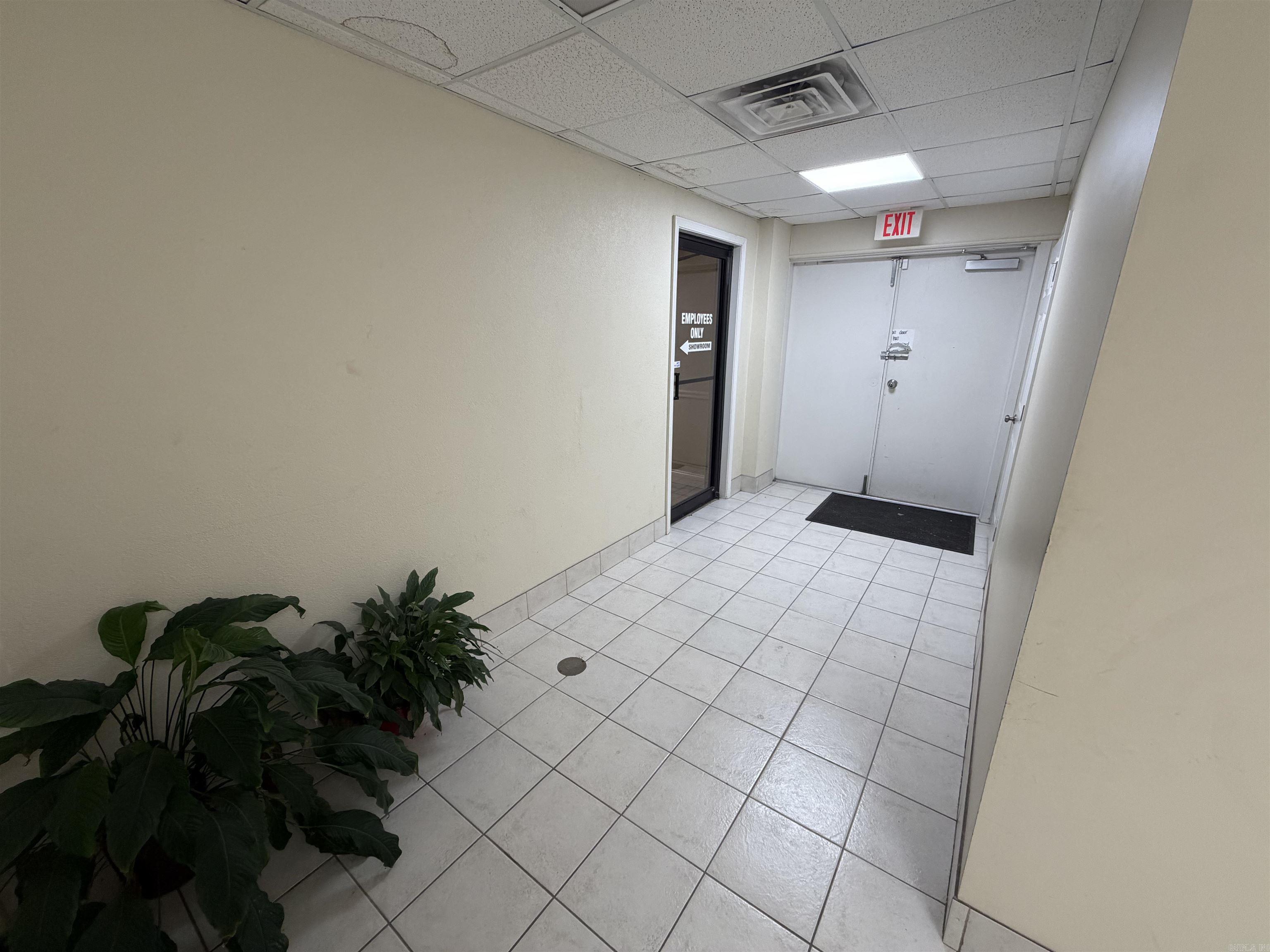 18525 Interstate 30 Property Photo 25