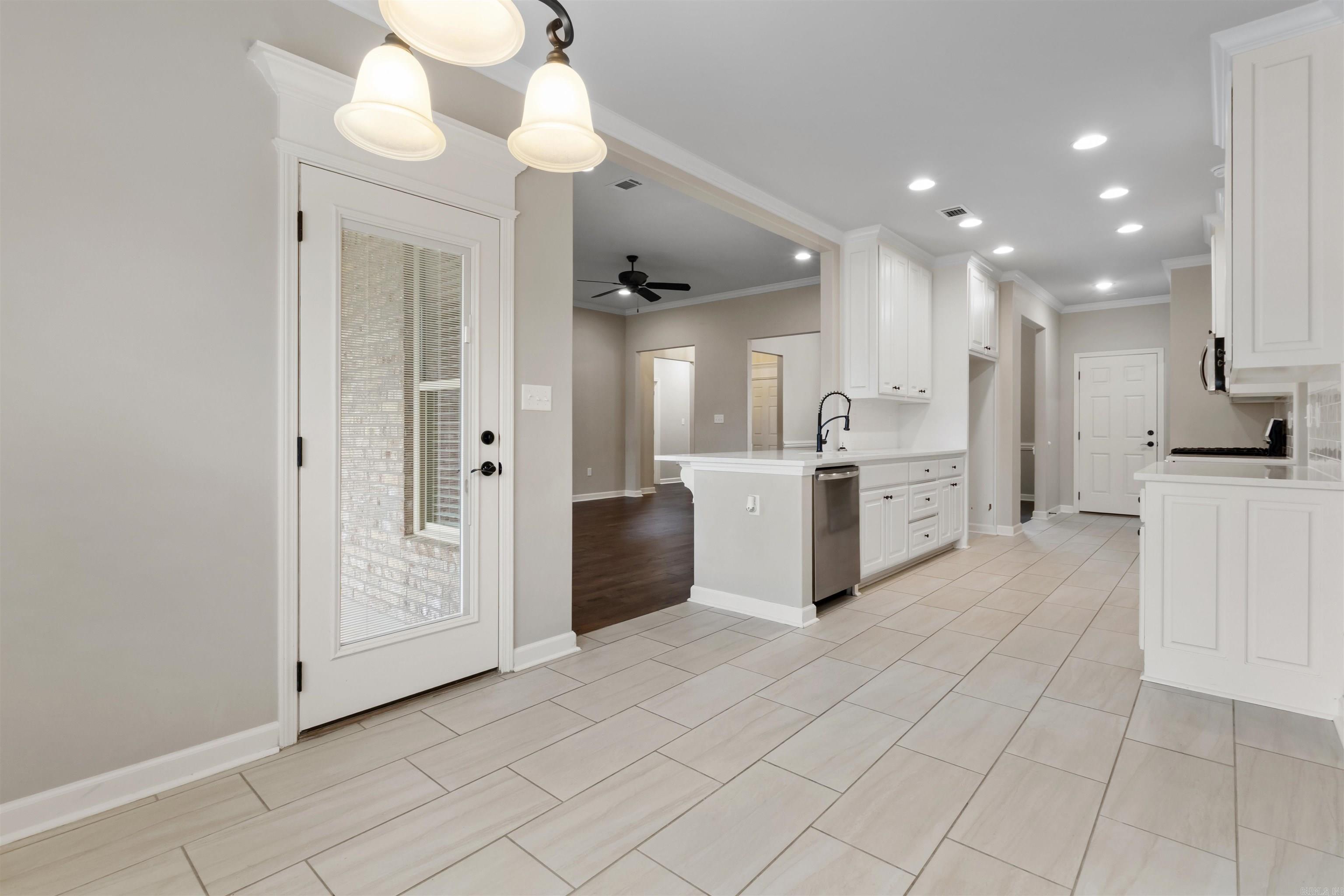 102 Sanibel Circle Property Photo 8