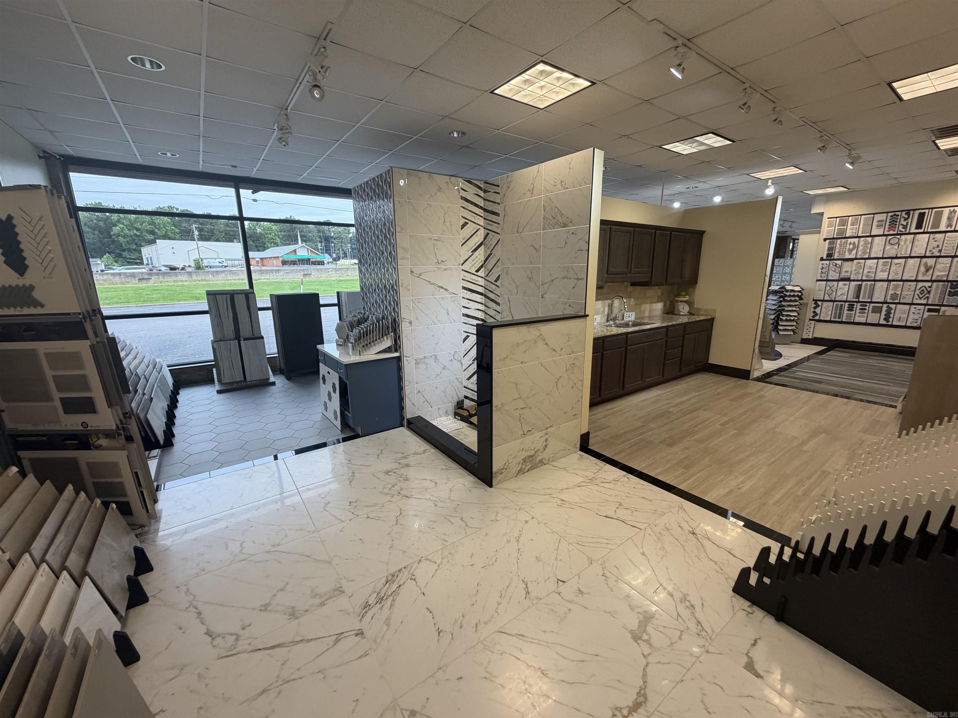 18525 Interstate 30 Property Photo 8